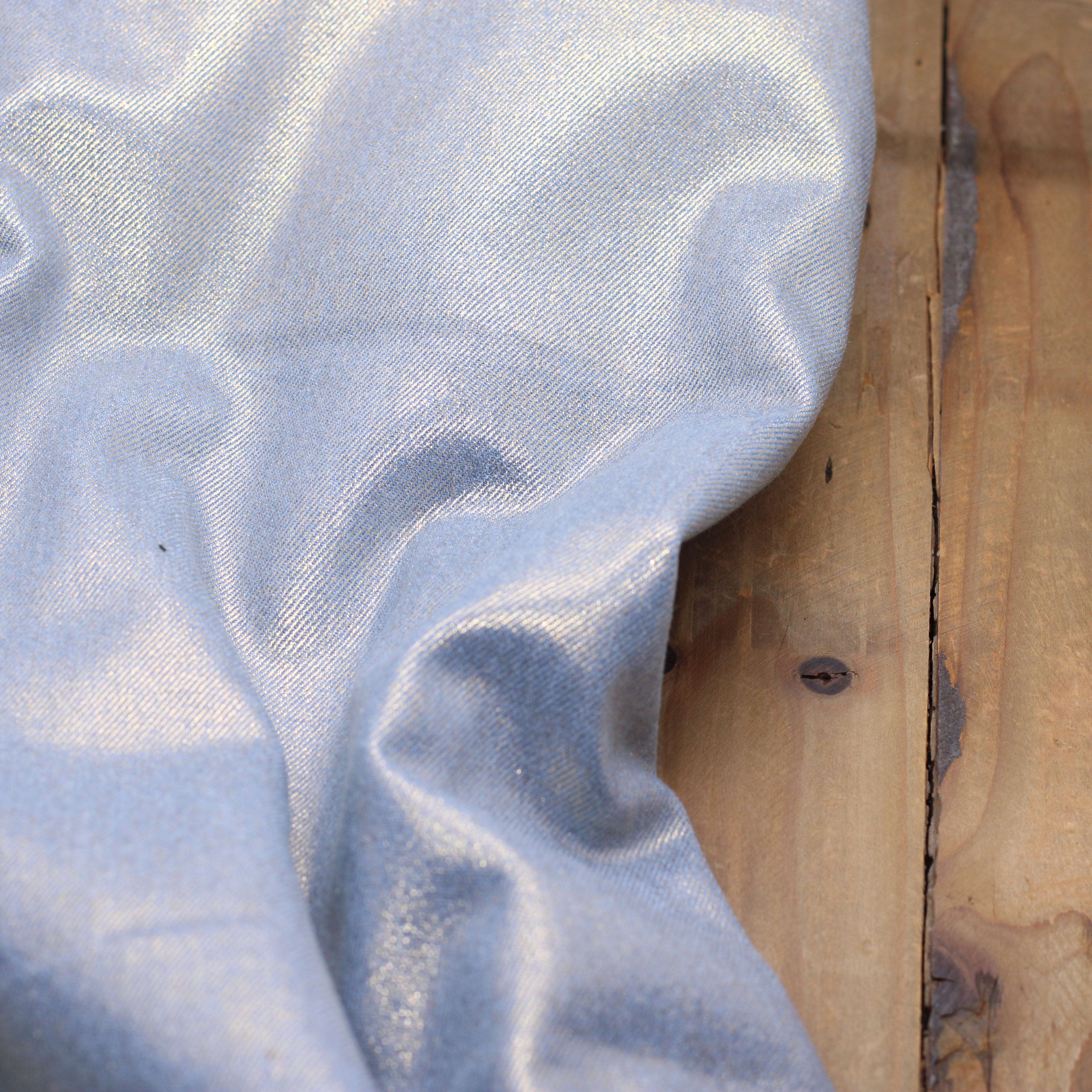 Tissu Jean 11 oz- Blau clair irisé Or Doré (Vendu x10cm) Tissus Sélection Gaspard & Léonie | Gaspard et Léonie Tissus en ligne et Mercerie à Toulouse