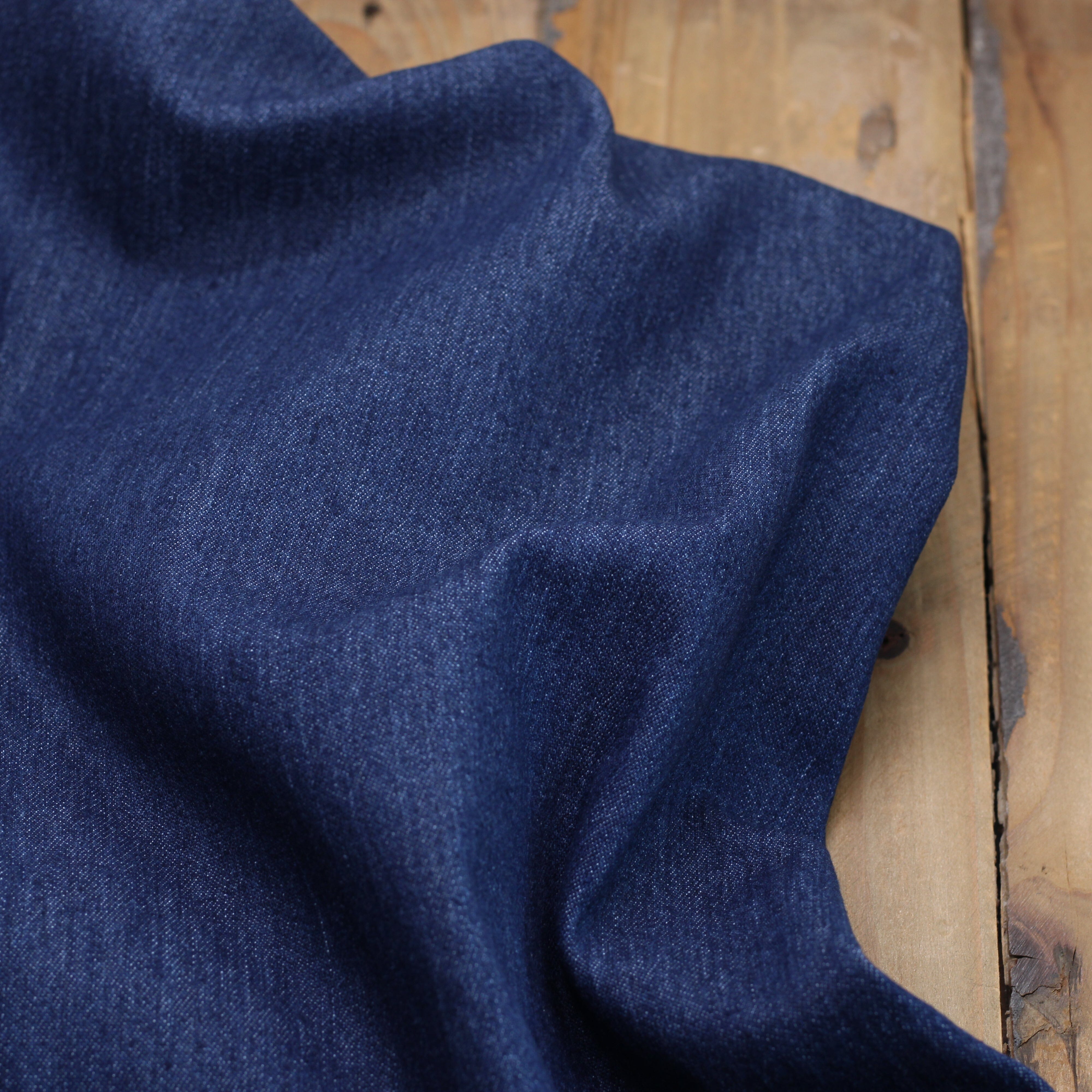 Tissu Jean denim Stretch- Bleu Brut (Vendu x10cm) Tissus Sélection Gaspard & Léonie | Gaspard et Léonie Tissus en ligne et Mercerie à Toulouse