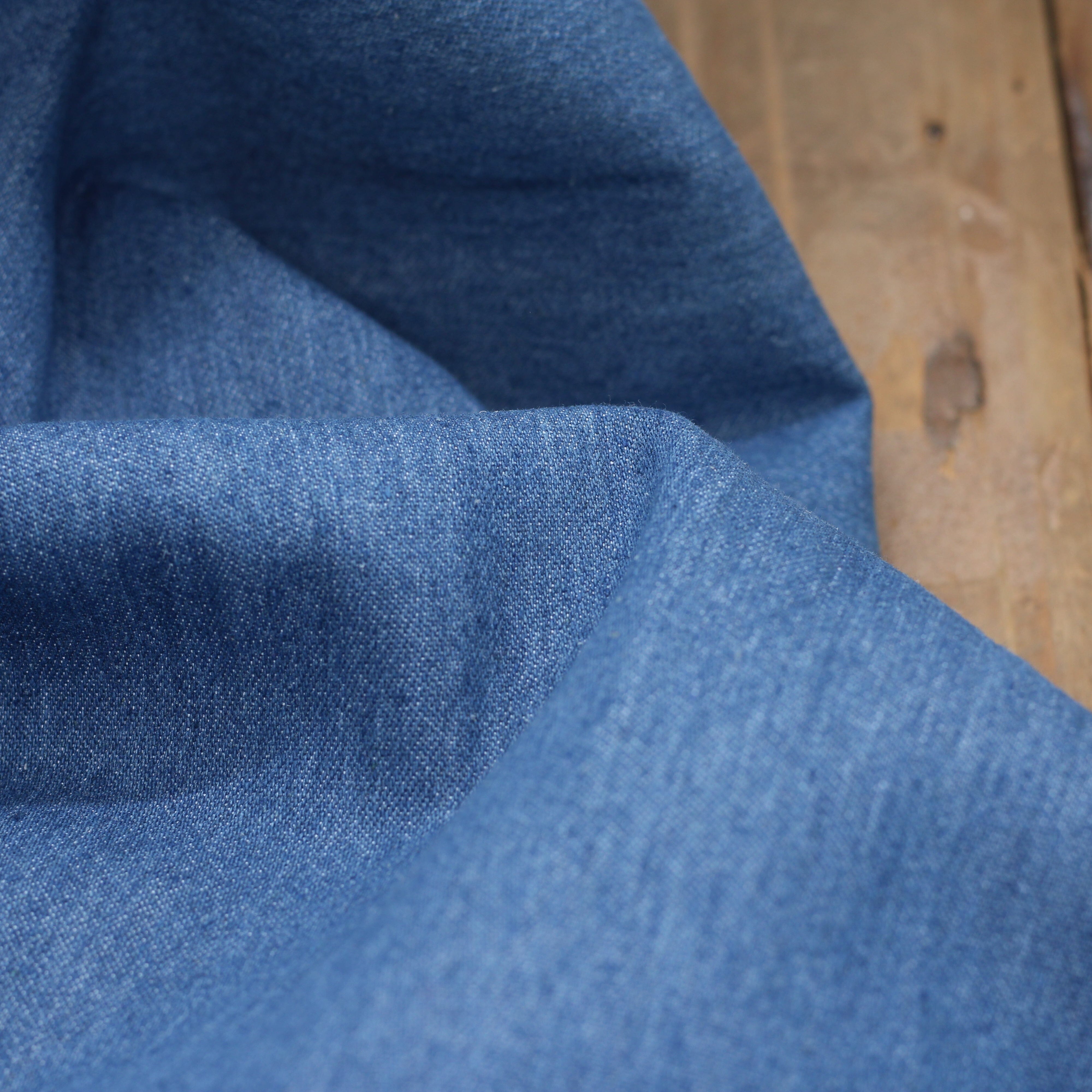 Tissu Jean denim Stretch- Bleu Moyen (Vendu x10cm) Tissus Sélection Gaspard & Léonie | Gaspard et Léonie Tissus en ligne et Mercerie à Toulouse