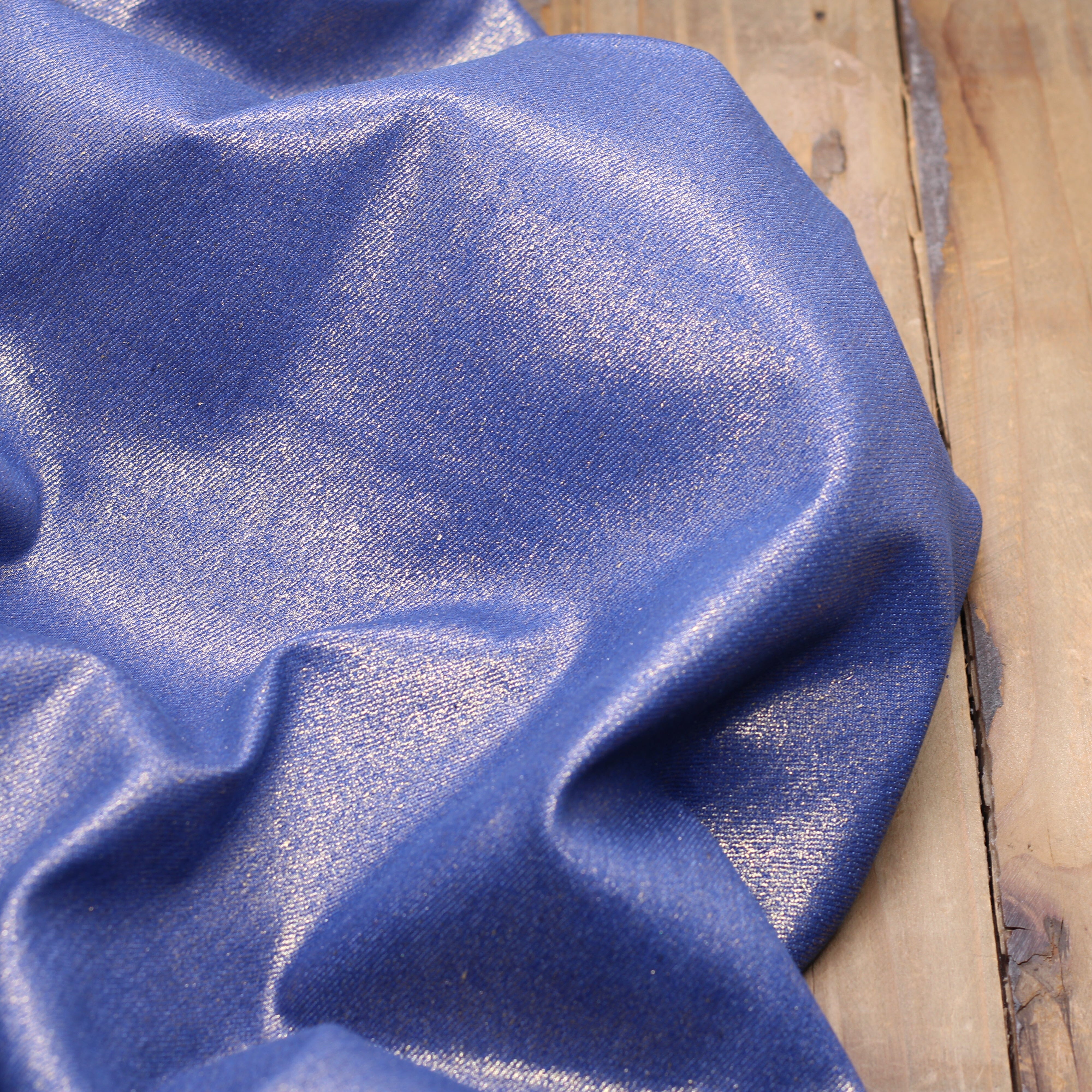 Tissu Jean Stretch- Bleu Brut Irisé Or doré (Vendu x10cm) Tissus Sélection Gaspard & Léonie | Gaspard et Léonie Tissus en ligne et Mercerie à Toulouse