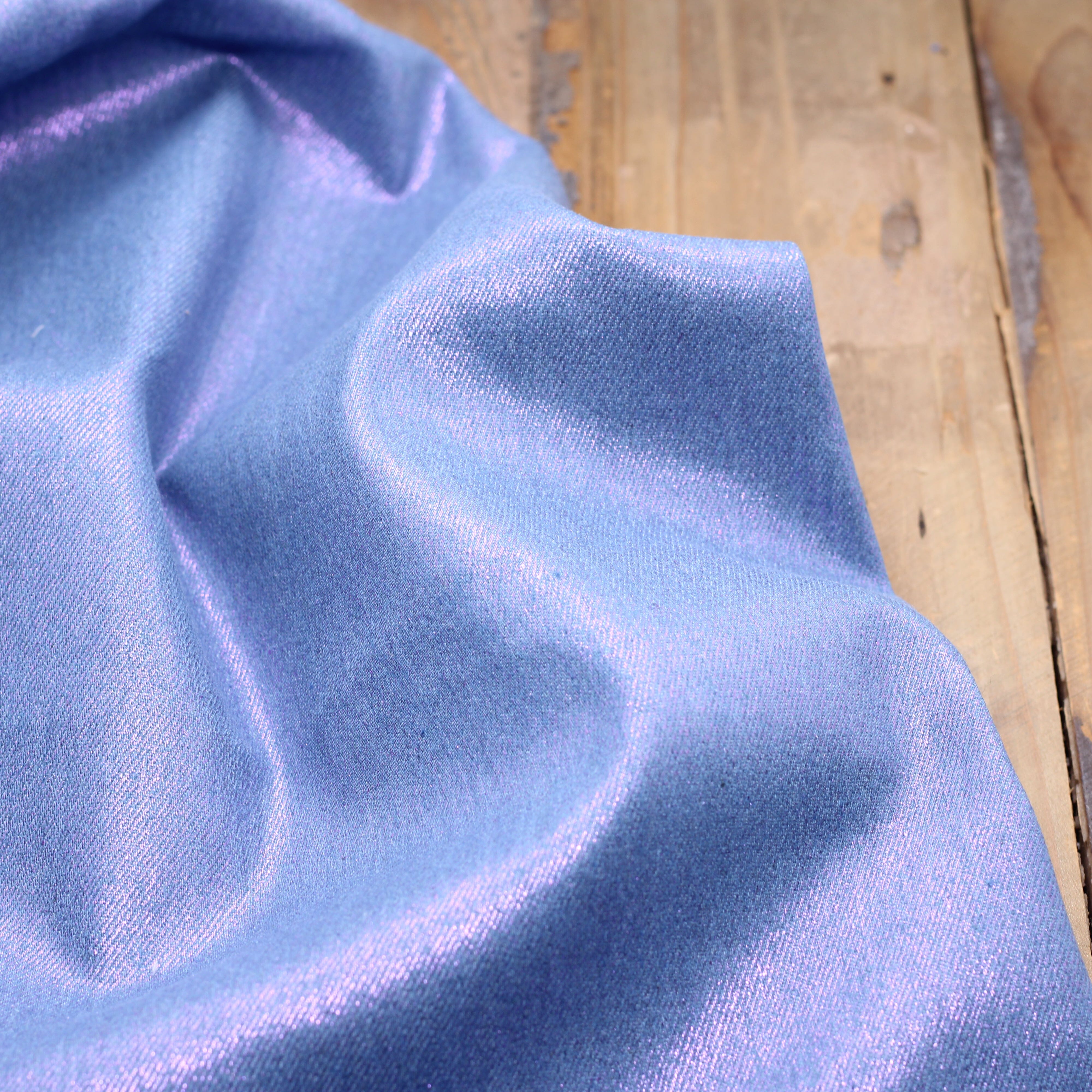 Tissu Jean Stretch- Bleu moyen irisé rose (Vendu x10cm) Tissus Sélection Gaspard & Léonie | Gaspard et Léonie Tissus en ligne et Mercerie à Toulouse