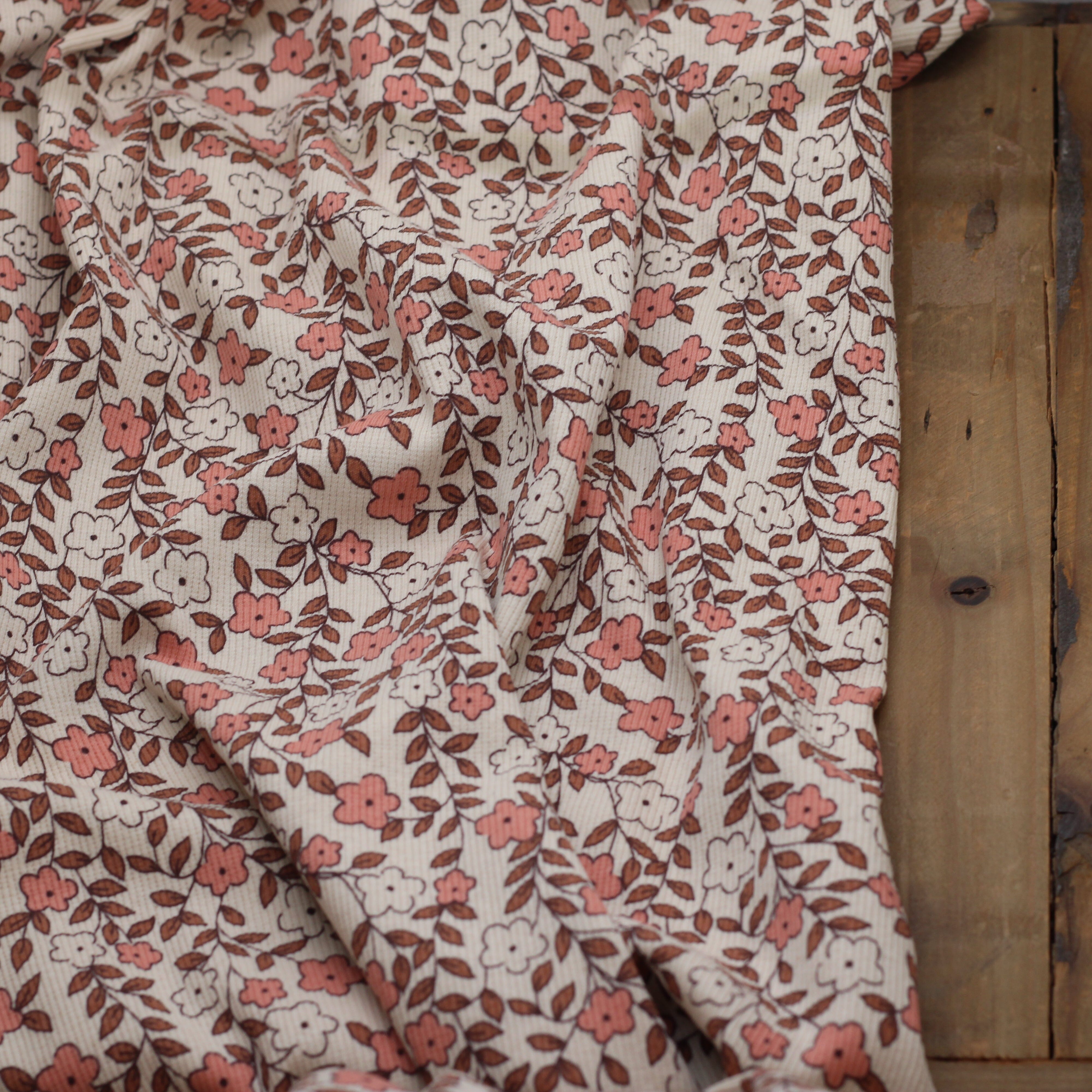 Tissu Jersey cotelé de coton BIO Fleuri - CLOTHILDE - Ecru - POPPY DESIGNED (Vendu x10cm) Tissus POPPY Designed For You | Gaspard et Léonie Tissus en ligne et Mercerie à Toulouse