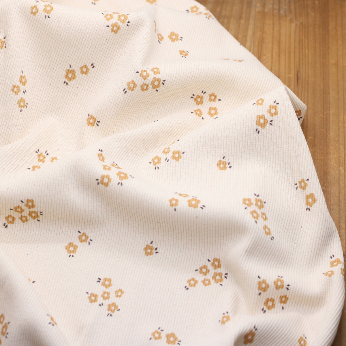 Tissu Jersey cotelé de coton BIO - FLOWERS - Ecru - POPPY DESIGNED (Vendu x10cm) Tissus POPPY Designed For You | Gaspard et Léonie Tissus en ligne et Mercerie à Toulouse