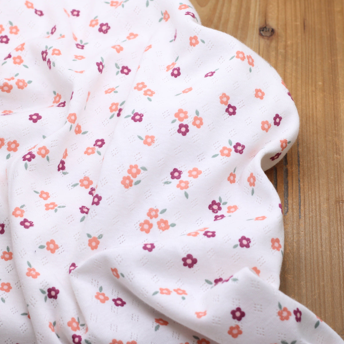 Tissu Jersey de coton Ajouré - FLEURS - Blanc cassé - POPPY DESIGNED FOR YOU (Vendu x10cm) Tissus POPPY Designed For You | Gaspard et Léonie Tissus en ligne et Mercerie à Toulouse