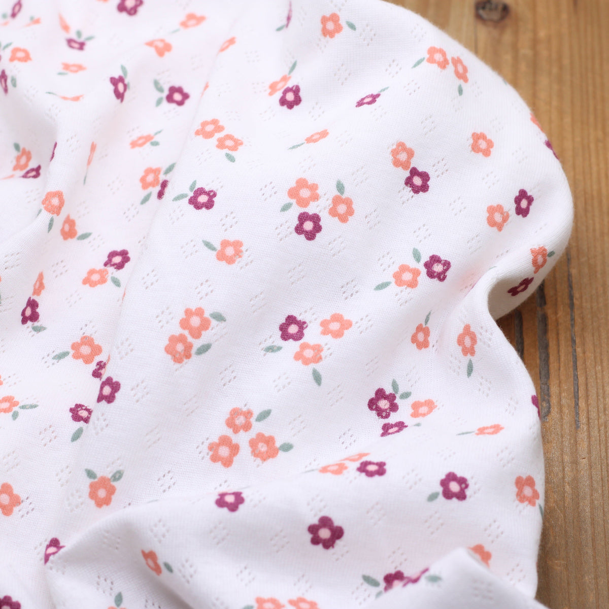 Tissu Jersey de coton Ajouré - FLEURS - Blanc cassé - POPPY DESIGNED FOR YOU (Vendu x10cm) Tissus POPPY Designed For You | Gaspard et Léonie Tissus en ligne et Mercerie à Toulouse