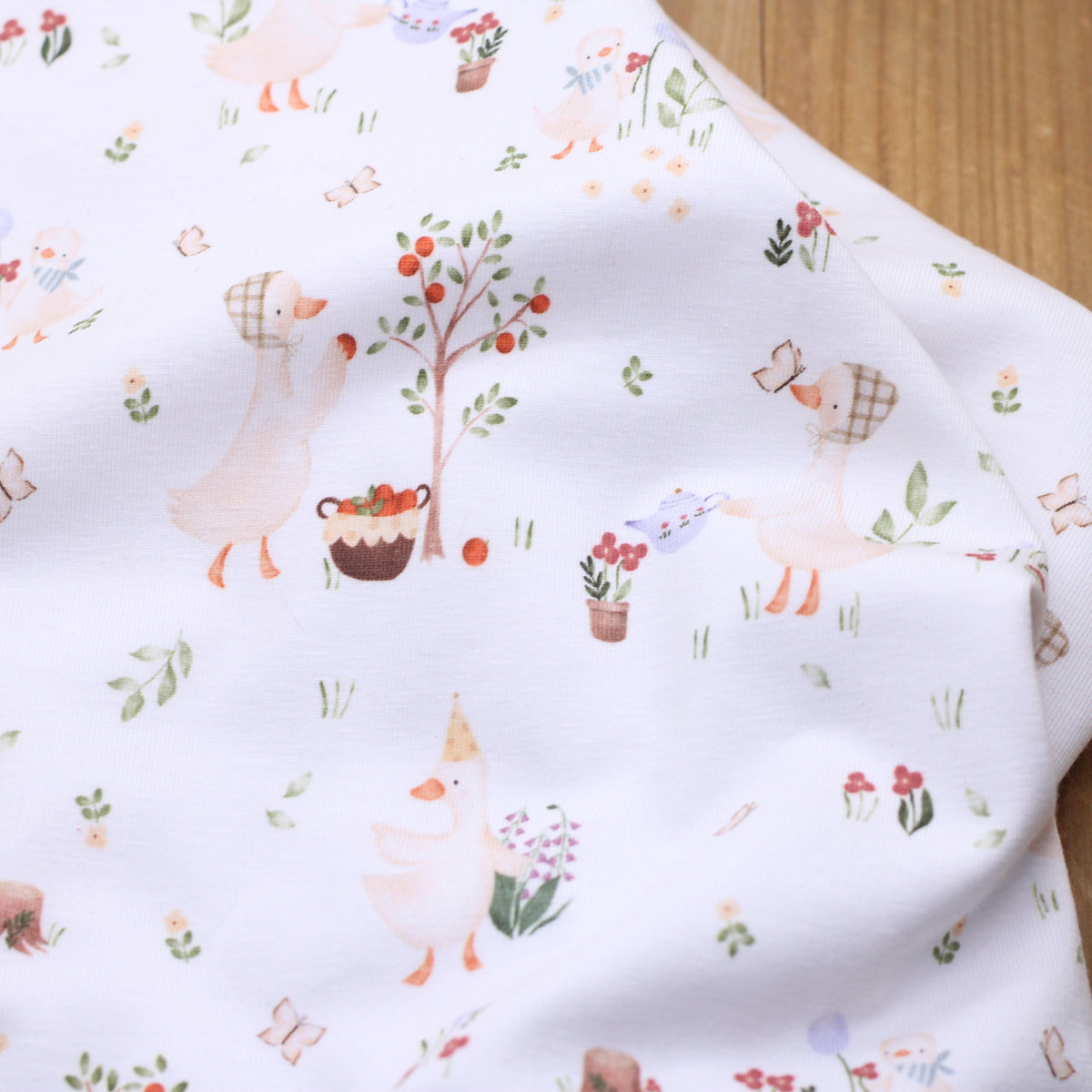 Tissu Jersey de coton BIO - GEESSE - Blanc - POPPY DESIGNED (Vendu x10cm) Tissus POPPY Designed For You | Gaspard et Léonie Tissus en ligne et Mercerie à Toulouse