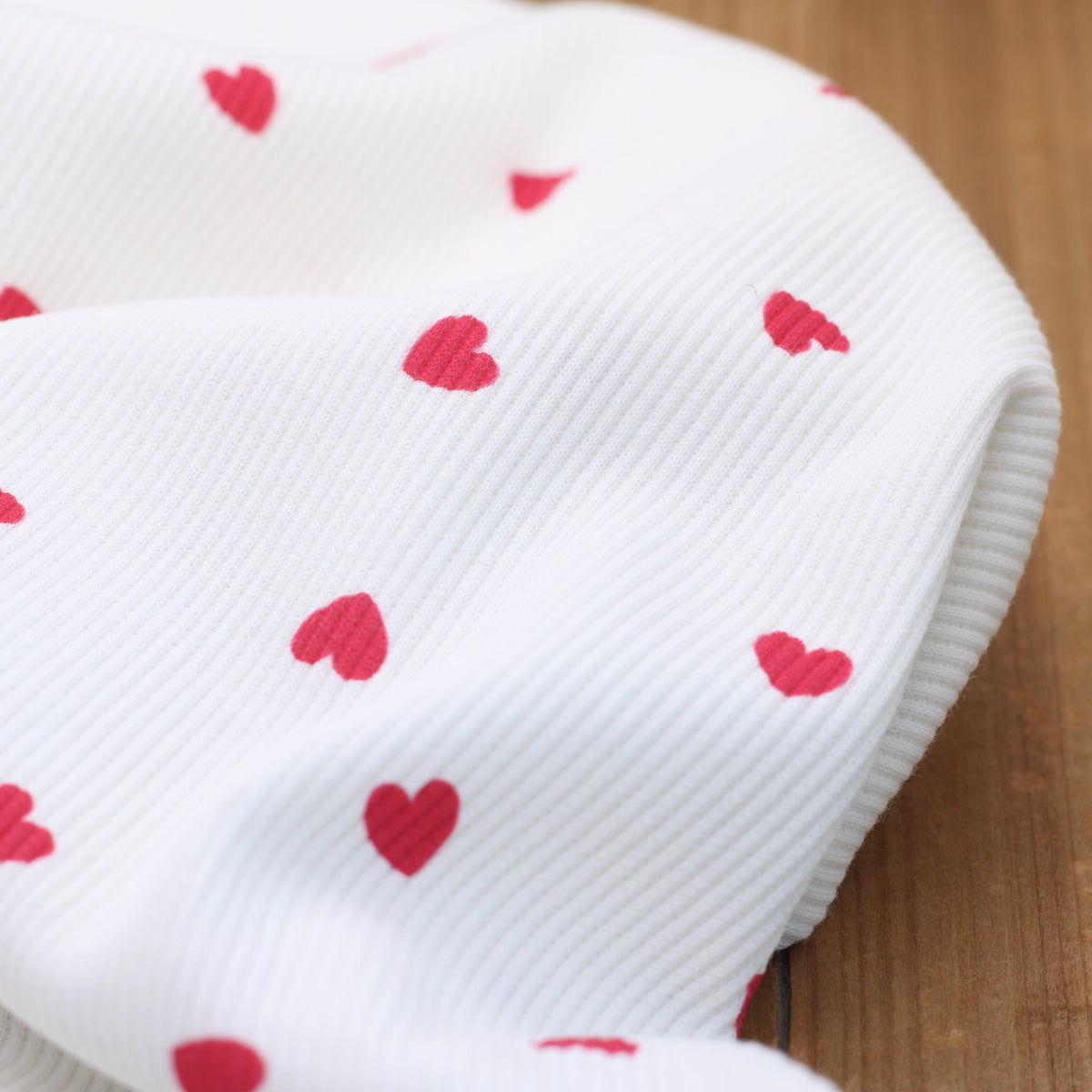 Tissu Jersey de coton côtelé - COEURS ROUGES - Ecru (Vendu x10cm) Tissus Sélection Gaspard & Léonie | Gaspard et Léonie Tissus en ligne et Mercerie à Toulouse
