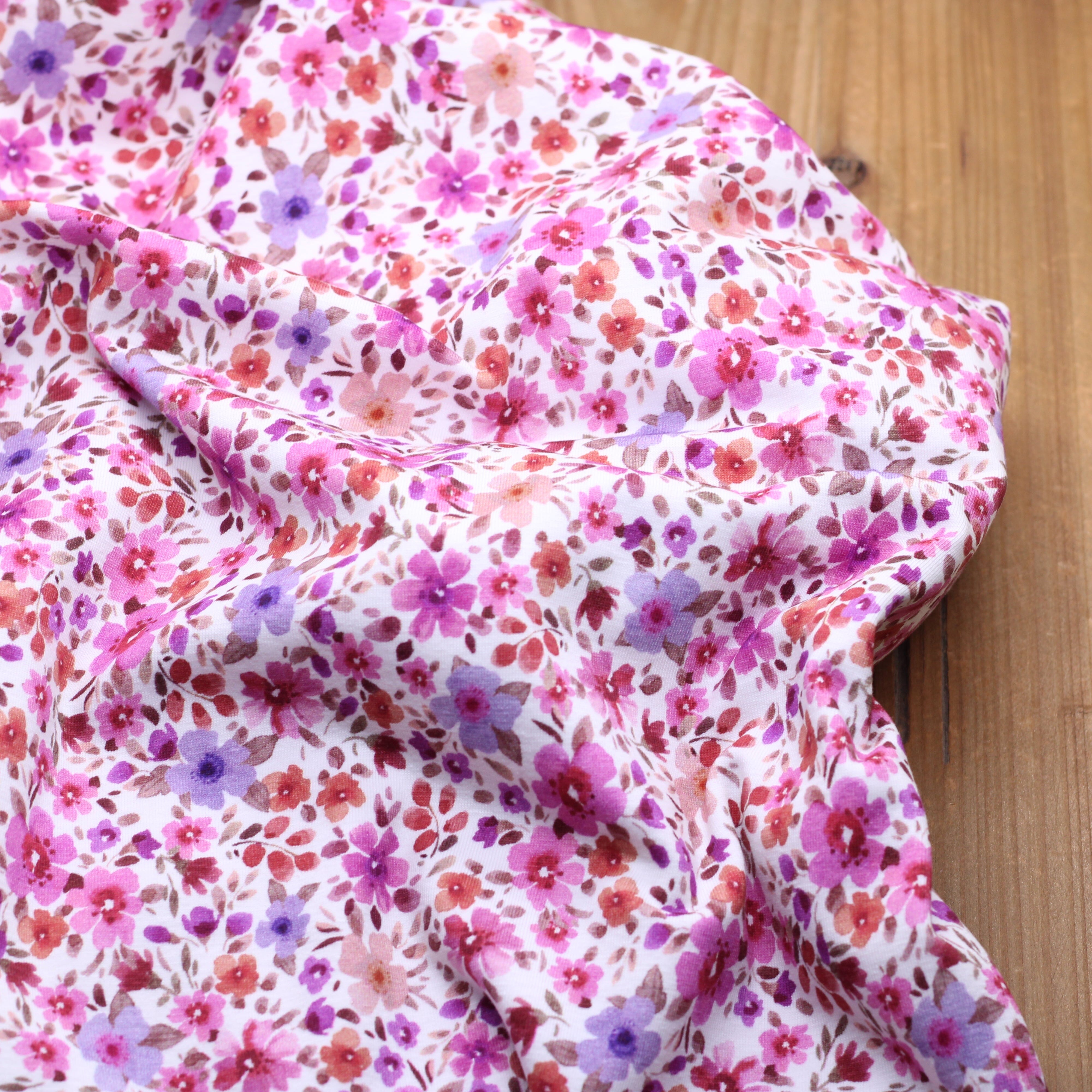 Tissu Jersey de coton Fleuri - FUSCHIA FLOWERS- Blanc - POPPY DESIGNED (Vendu x10cm) Tissus POPPY Designed For You | Gaspard et Léonie Tissus en ligne et Mercerie à Toulouse