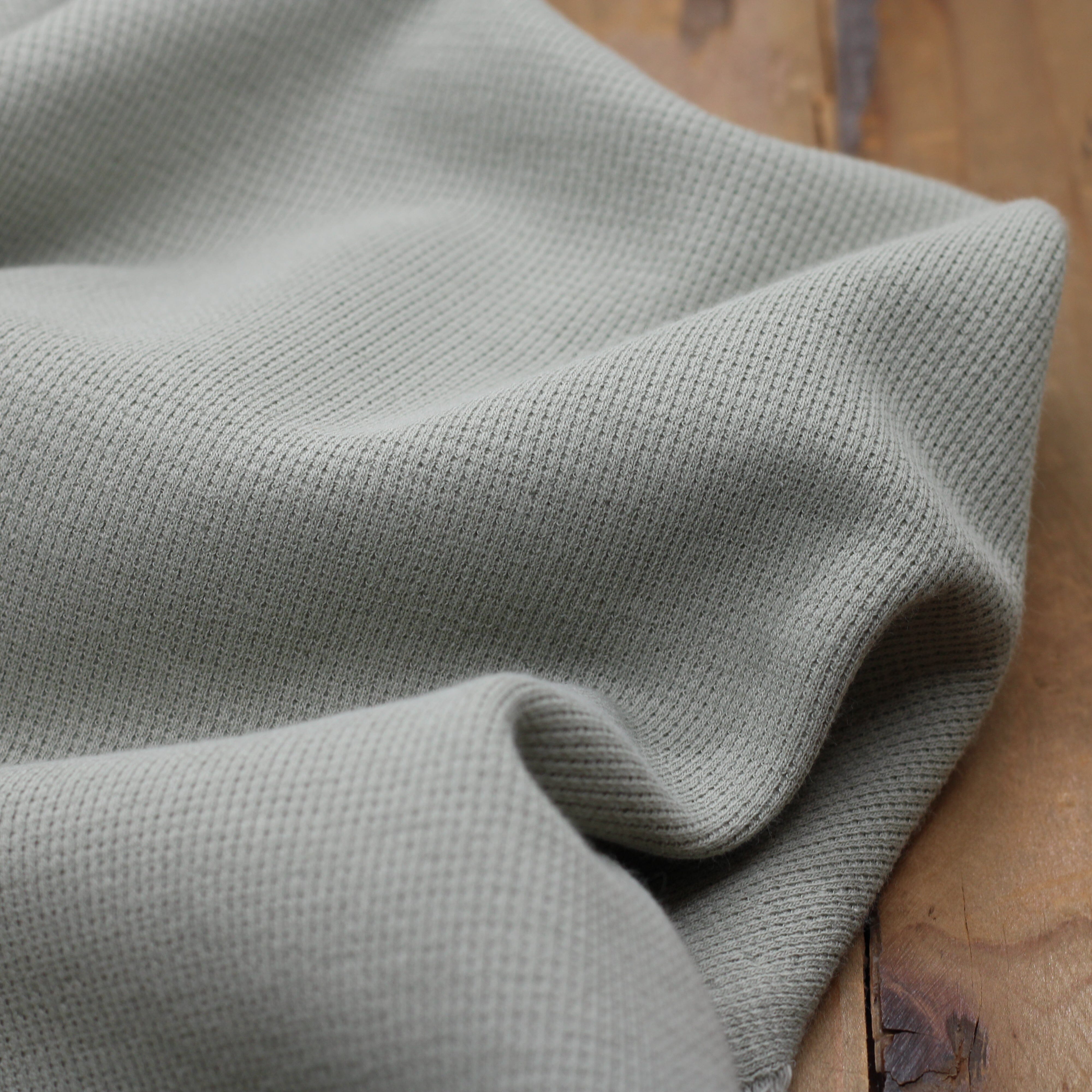 Tissu Jersey de coton gaufré - Vert Amande (Vendu x10cm) Tissus Sélection Gaspard & Léonie | Gaspard et Léonie Tissus en ligne et Mercerie à Toulouse