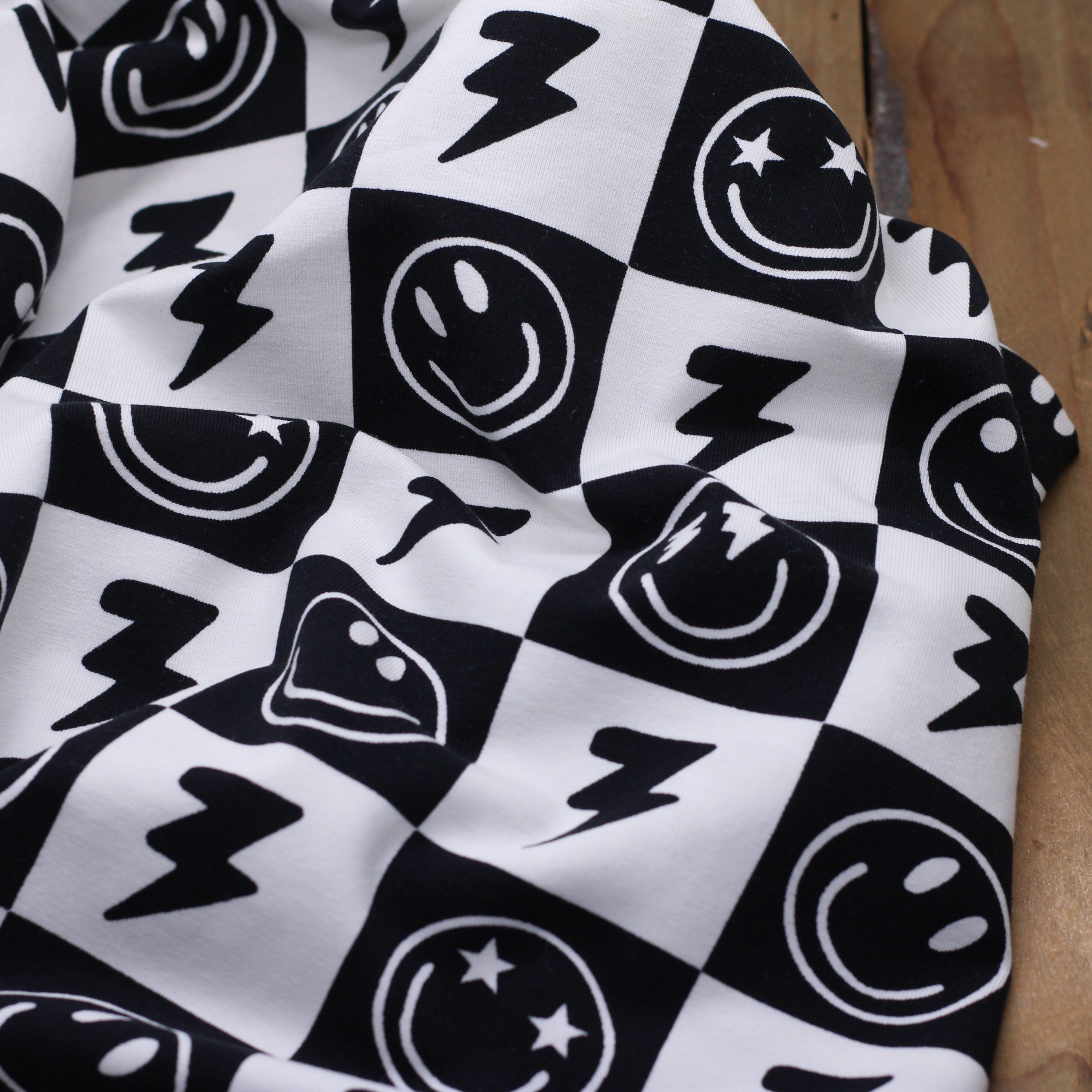 Tissu Jersey de coton - SMILEY - Damier Noir/blanc - POPPY DESIGNED (Vendu x10cm) Tissus POPPY Designed For You | Gaspard et Léonie Tissus en ligne et Mercerie à Toulouse