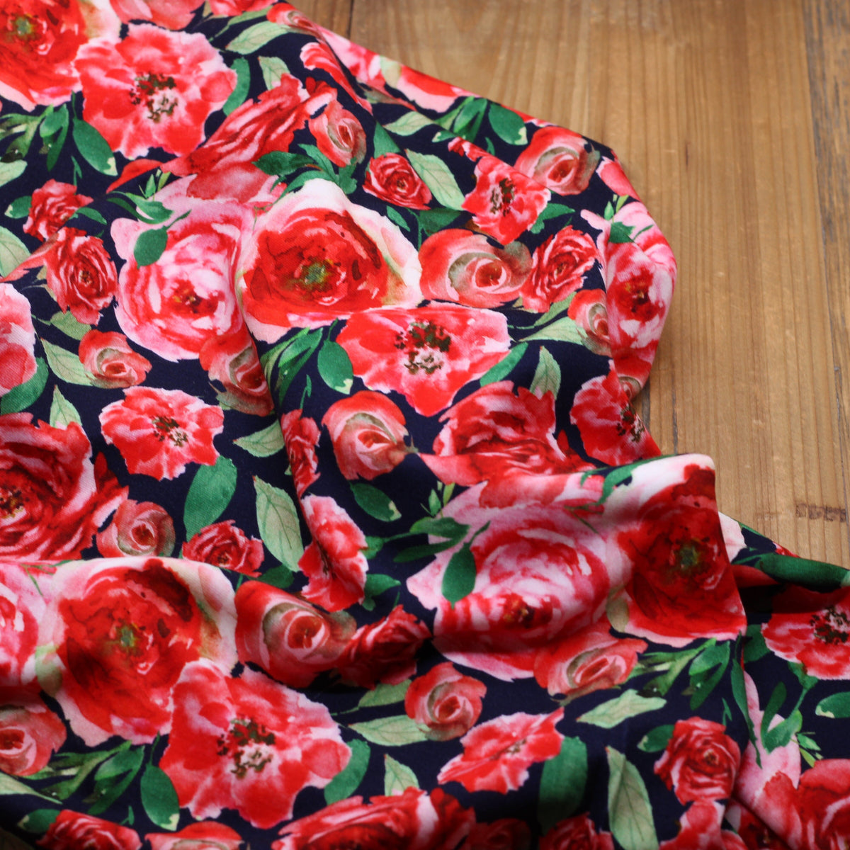 Tissu jersey de viscose CHERI FLOWERS - Noir (Vendu x10cm) Tissus Sélection Gaspard & Léonie | Gaspard et Léonie Tissus en ligne et Mercerie à Toulouse