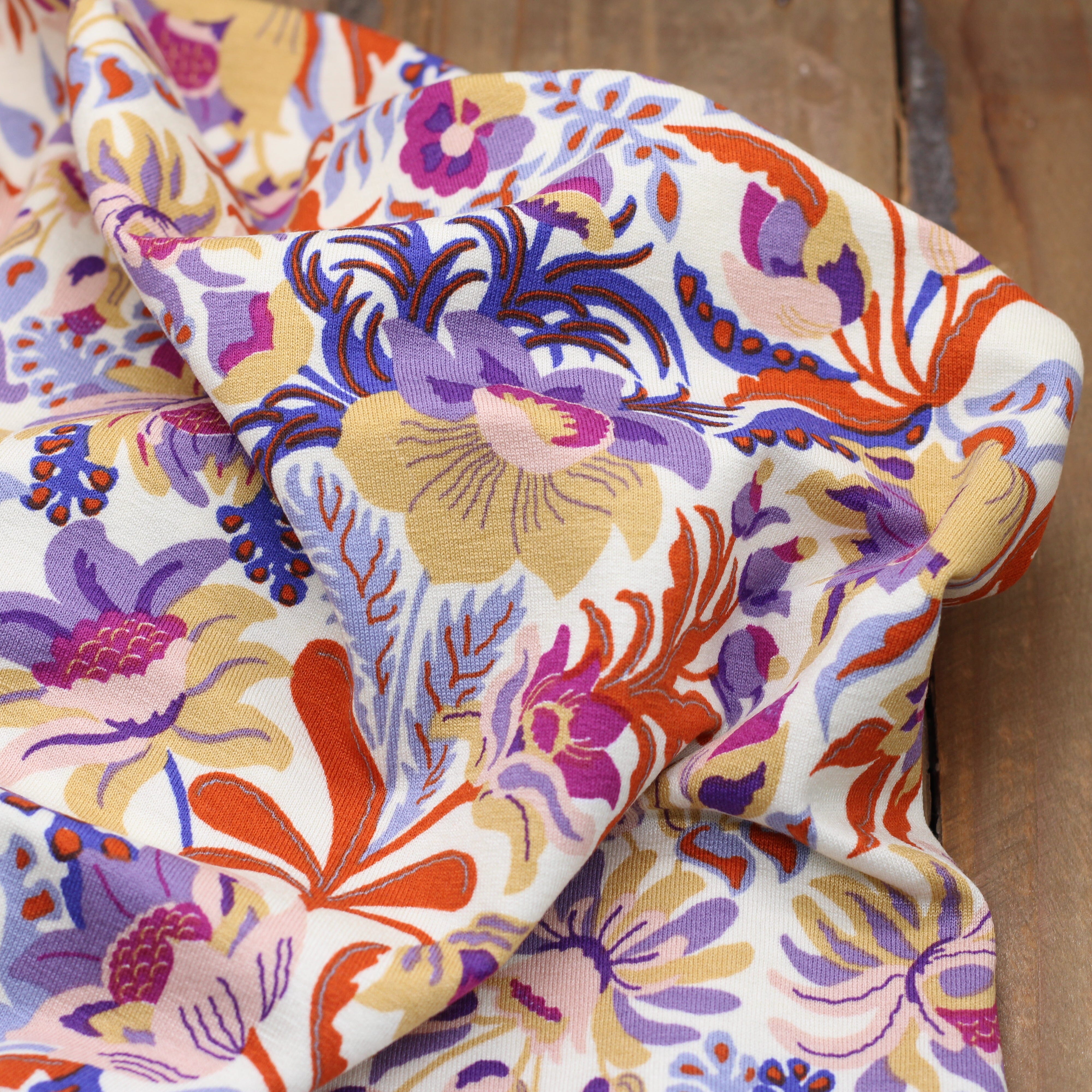 Tissu jersey de viscose - PURPLE RIGHTS- Ecru (Vendu x10cm) Tissus katia Fabrics | Gaspard et Léonie Tissus en ligne et Mercerie à Toulouse