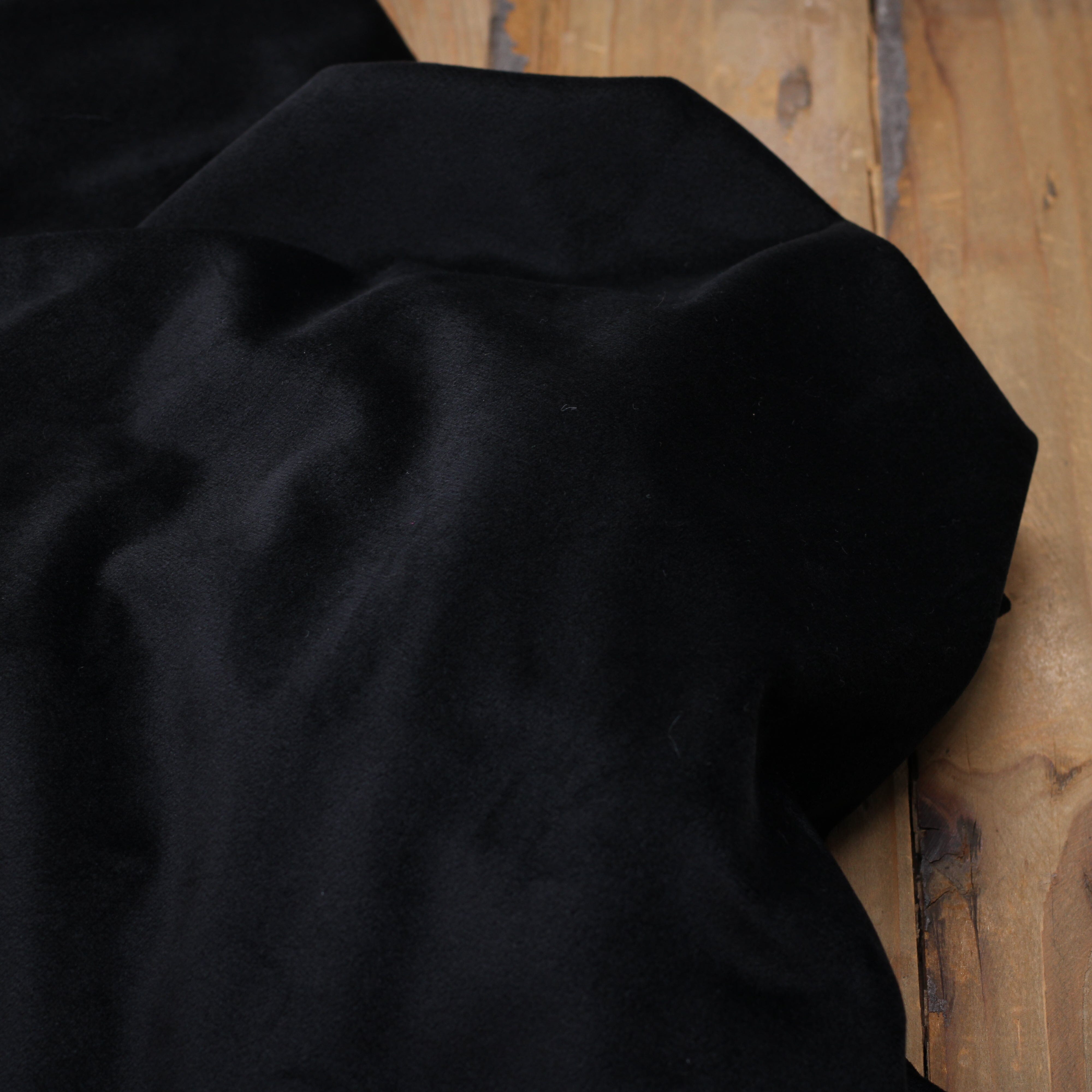 Tissu Jersey velours Ras - Noir (Vendu x10cm) Tissus Sélection Gaspard & Léonie | Gaspard et Léonie Tissus en ligne et Mercerie à Toulouse