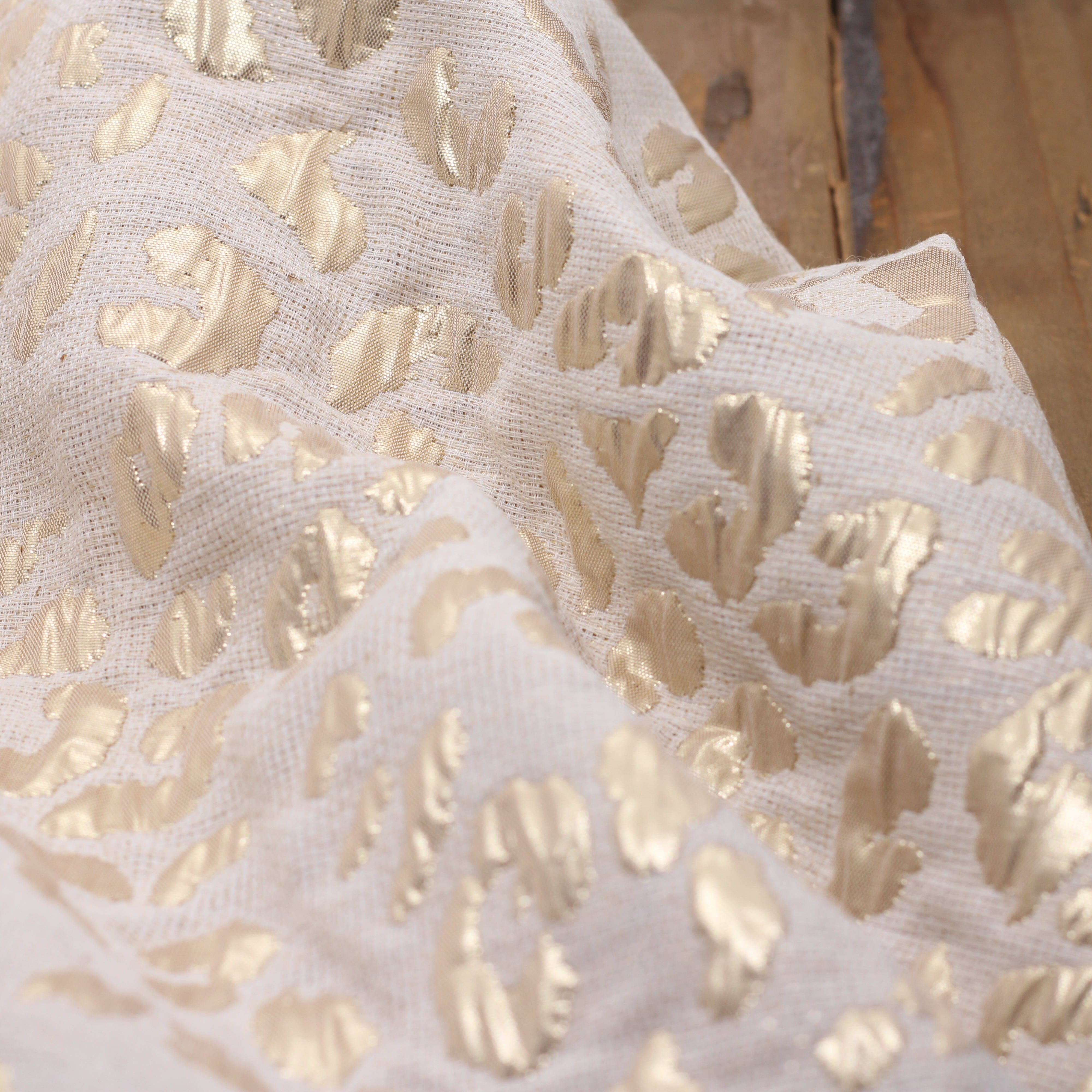 Tissu Lin Jacquard Brodé Lurex LEOPARD - Naturel/Or (Vendu x10cm) Tissus Sélection Gaspard & Léonie | Gaspard et Léonie Tissus en ligne et Mercerie à Toulouse