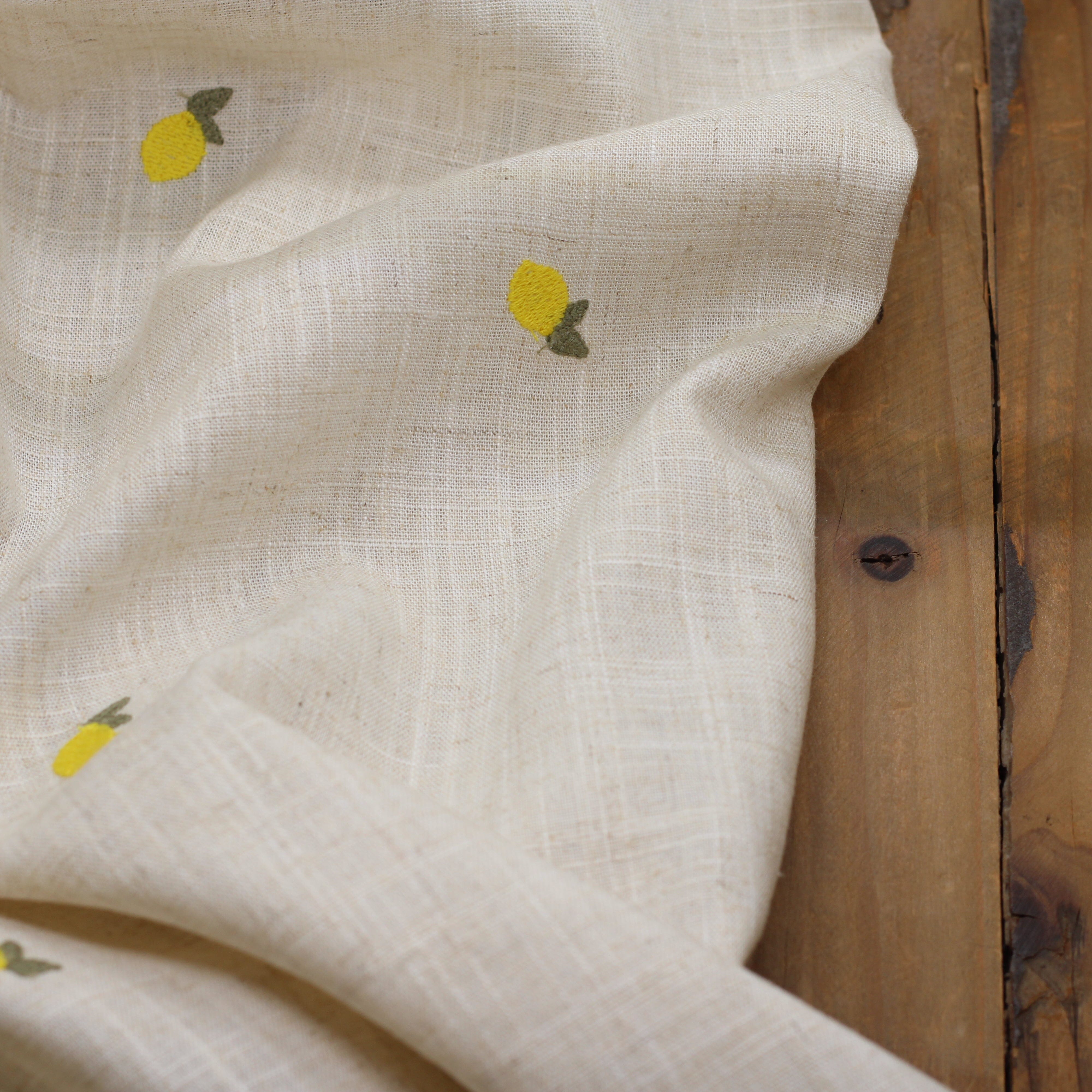 Tissu Lin viscose brodé - CITRONS- Naturel (Vendu x10cm) Tissus Sélection Gaspard & Léonie | Gaspard et Léonie Tissus en ligne et Mercerie à Toulouse