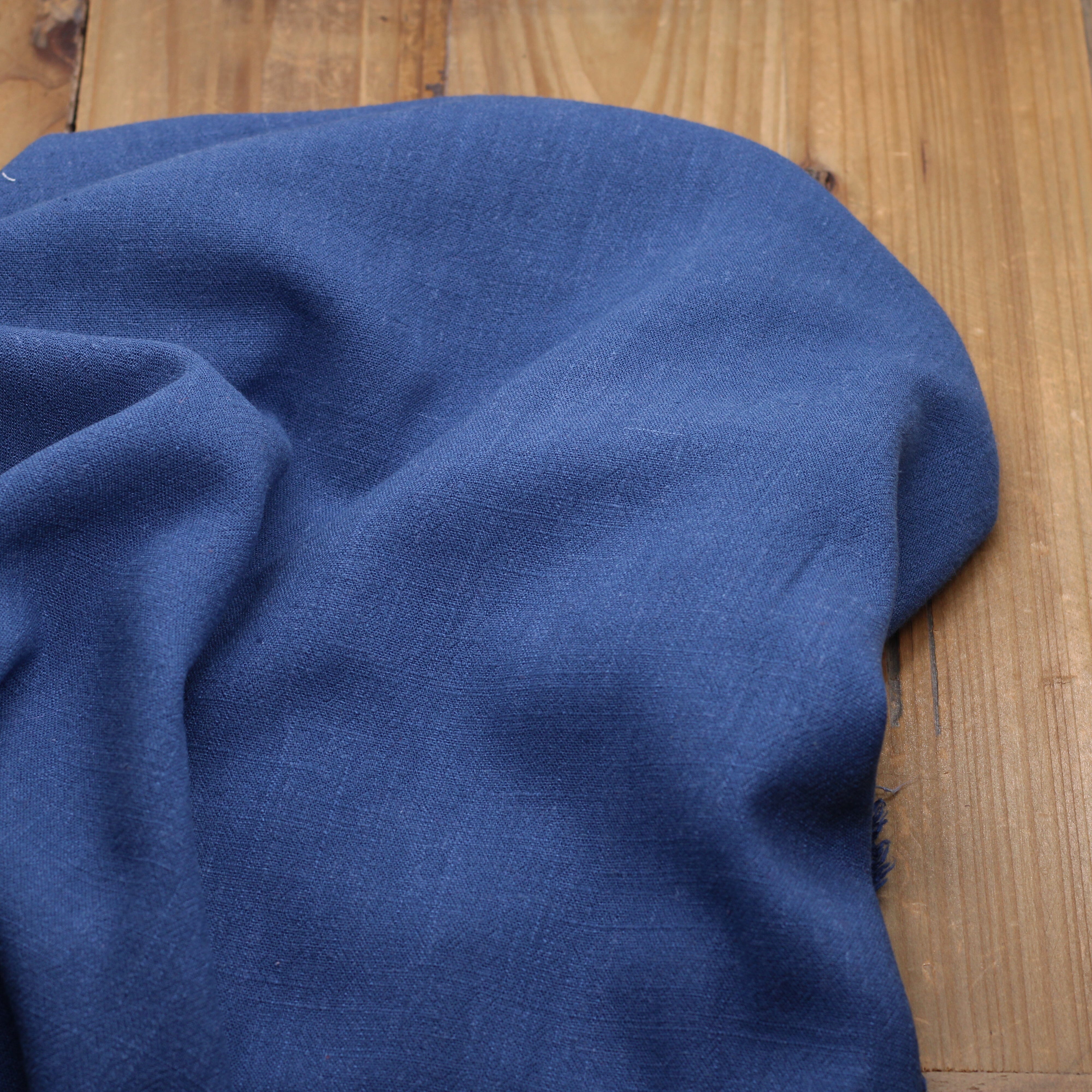 Tissu Lin Viscose Uni - Bleu Denim (Vendu x10cm) Tissus Sélection Gaspard & Léonie | Gaspard et Léonie Tissus en ligne et Mercerie à Toulouse