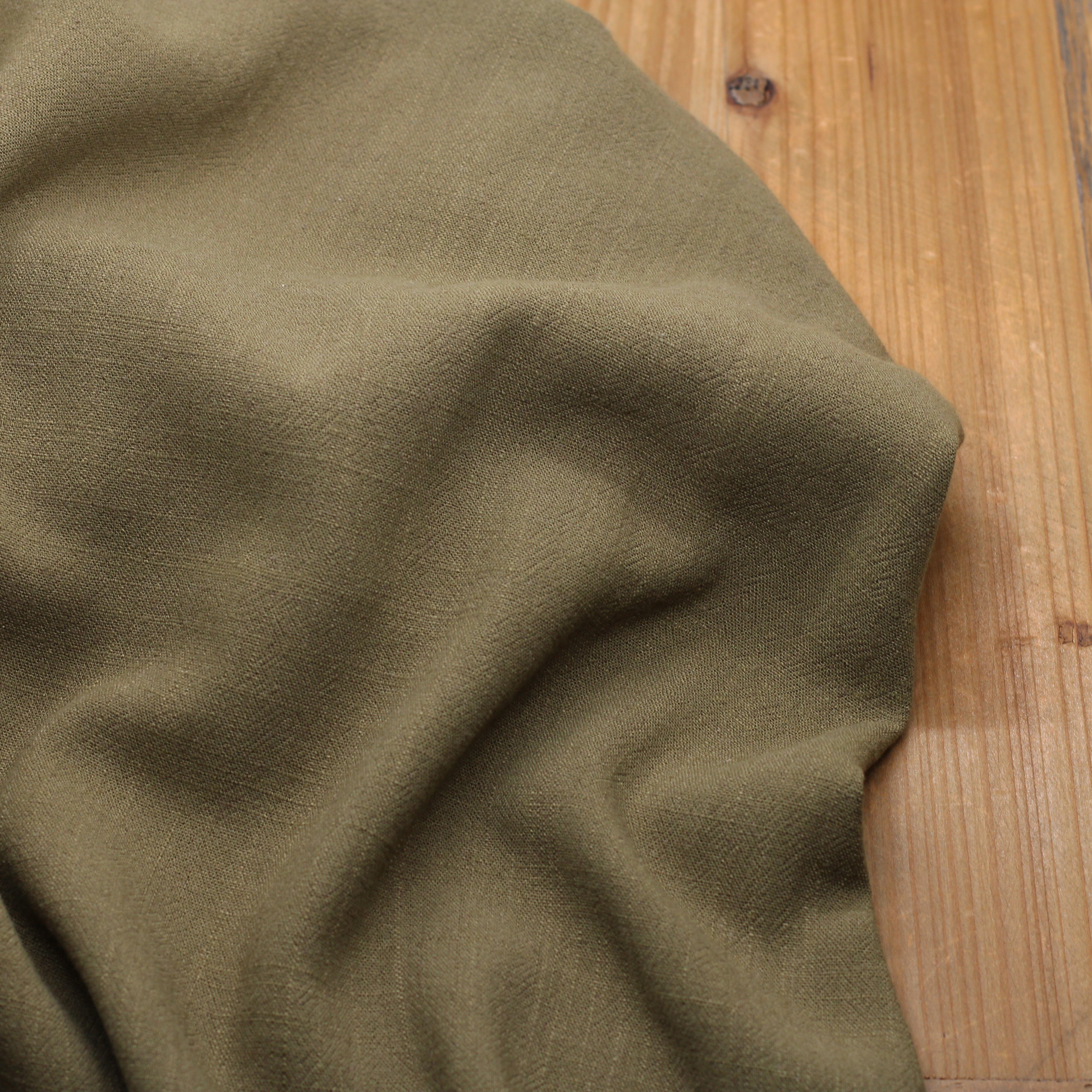 Tissu Lin Viscose Uni - Vert Kaki (Vendu x10cm) Tissus Sélection Gaspard & Léonie | Gaspard et Léonie Tissus en ligne et Mercerie à Toulouse