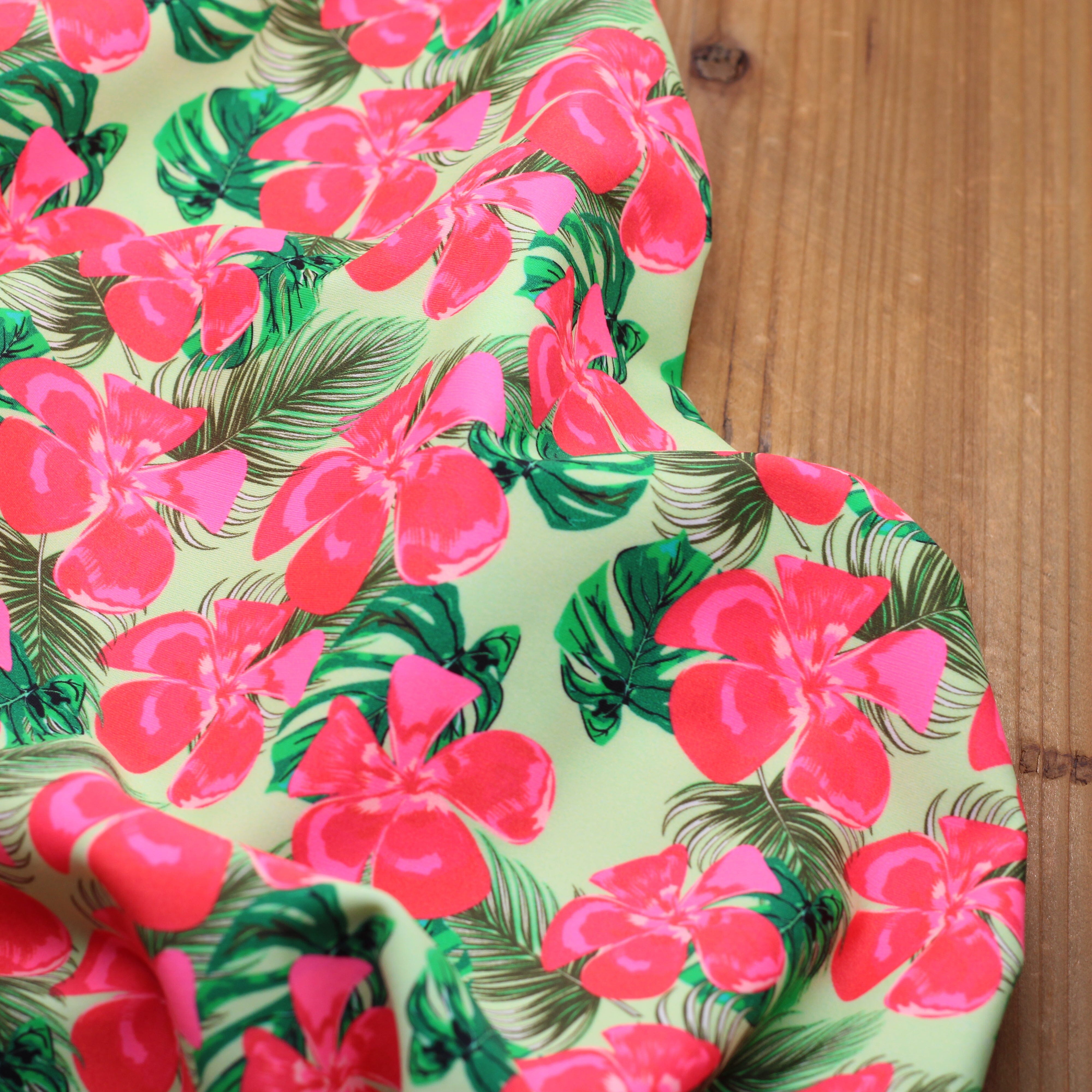 Tissu Lycra Maillot de Bain Imprimé - TROPICAL FLOWERS - Vert lime (vendu x10cm) Tissus Sélection Gaspard & Léonie | Gaspard et Léonie Tissus en ligne et Mercerie à Toulouse