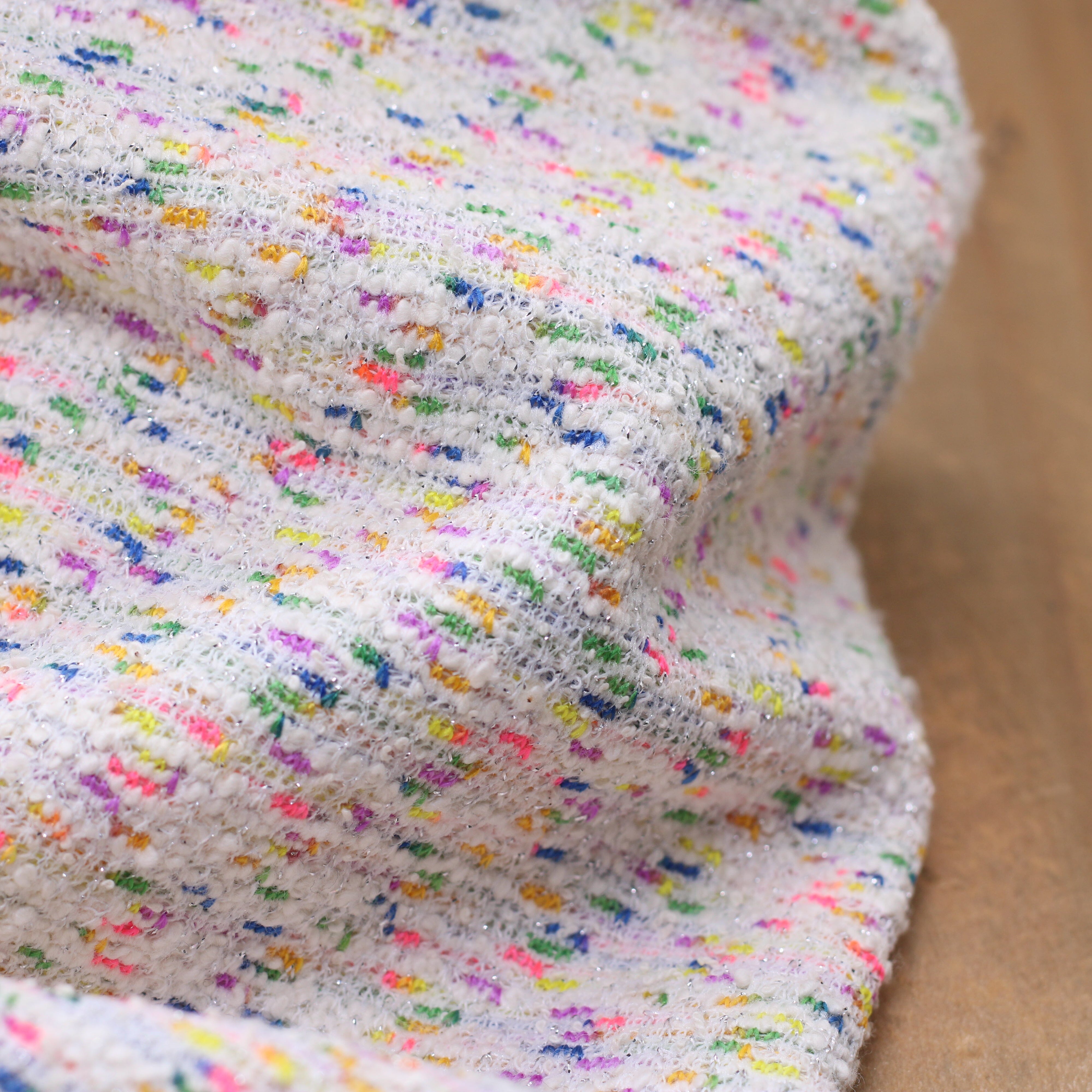 Tissu mailles plumetis violet fluo pailleté argent - Ecru Tissus Sélection Gaspard & Léonie | Gaspard et Léonie Tissus en ligne et Mercerie à Toulouse