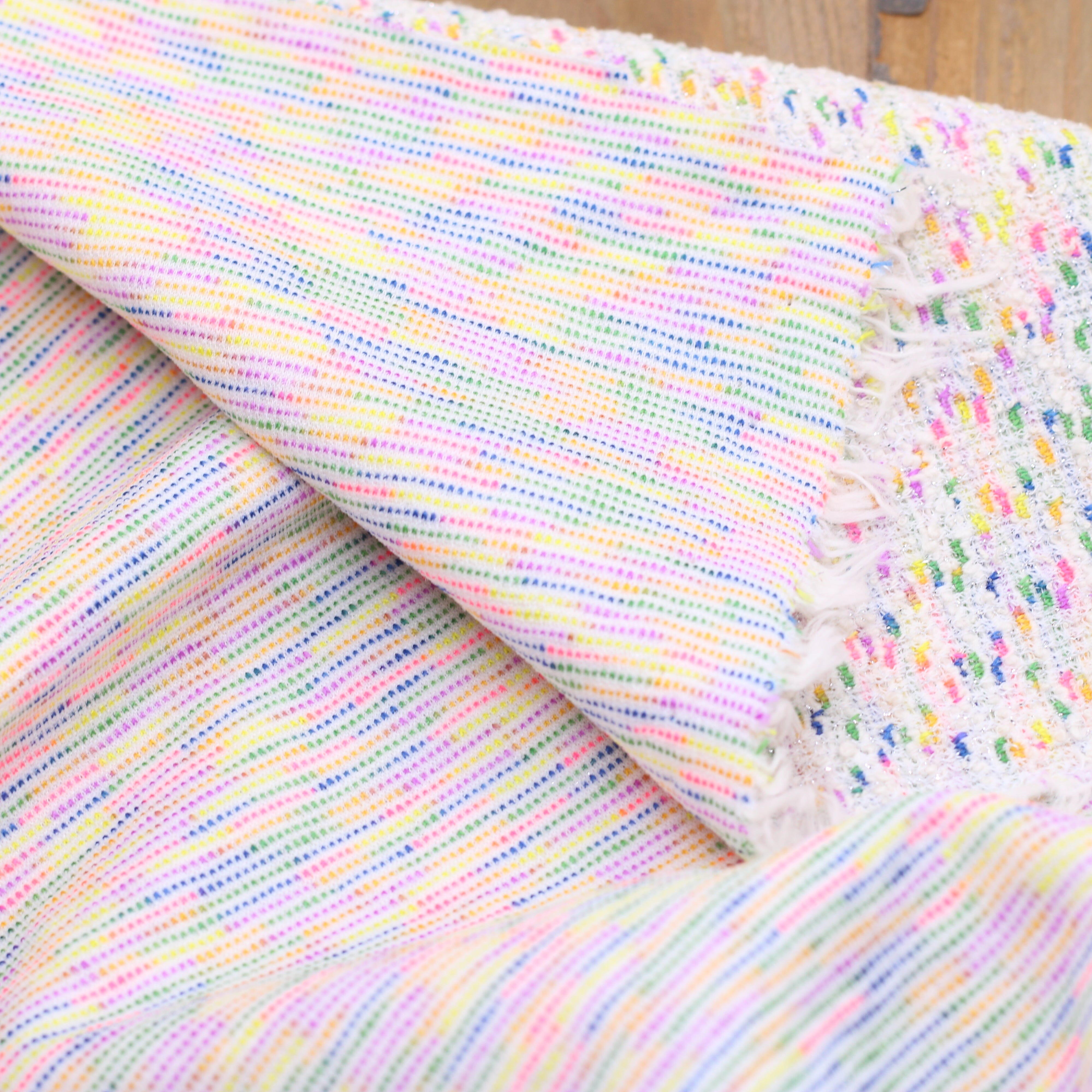 Tissu mailles plumetis violet fluo pailleté argent - Ecru Tissus Sélection Gaspard & Léonie | Gaspard et Léonie Tissus en ligne et Mercerie à Toulouse