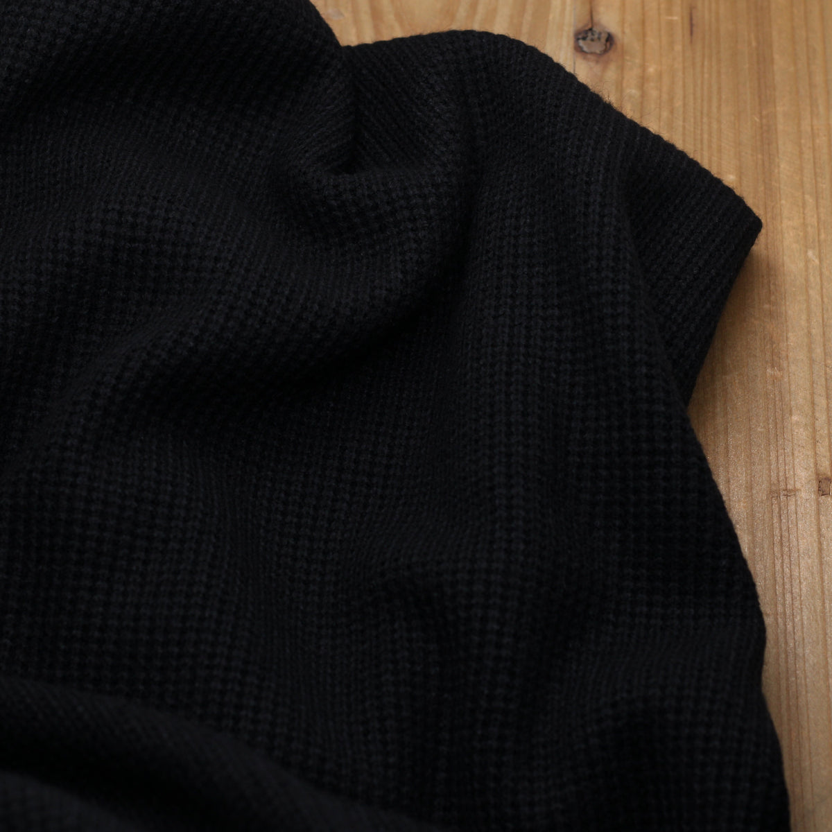 Tissu mailles Viscose Tricot - NORVY - Noir (Vendu x10cm) Tissus Sélection Gaspard & Léonie | Gaspard et Léonie Tissus en ligne et Mercerie à Toulouse