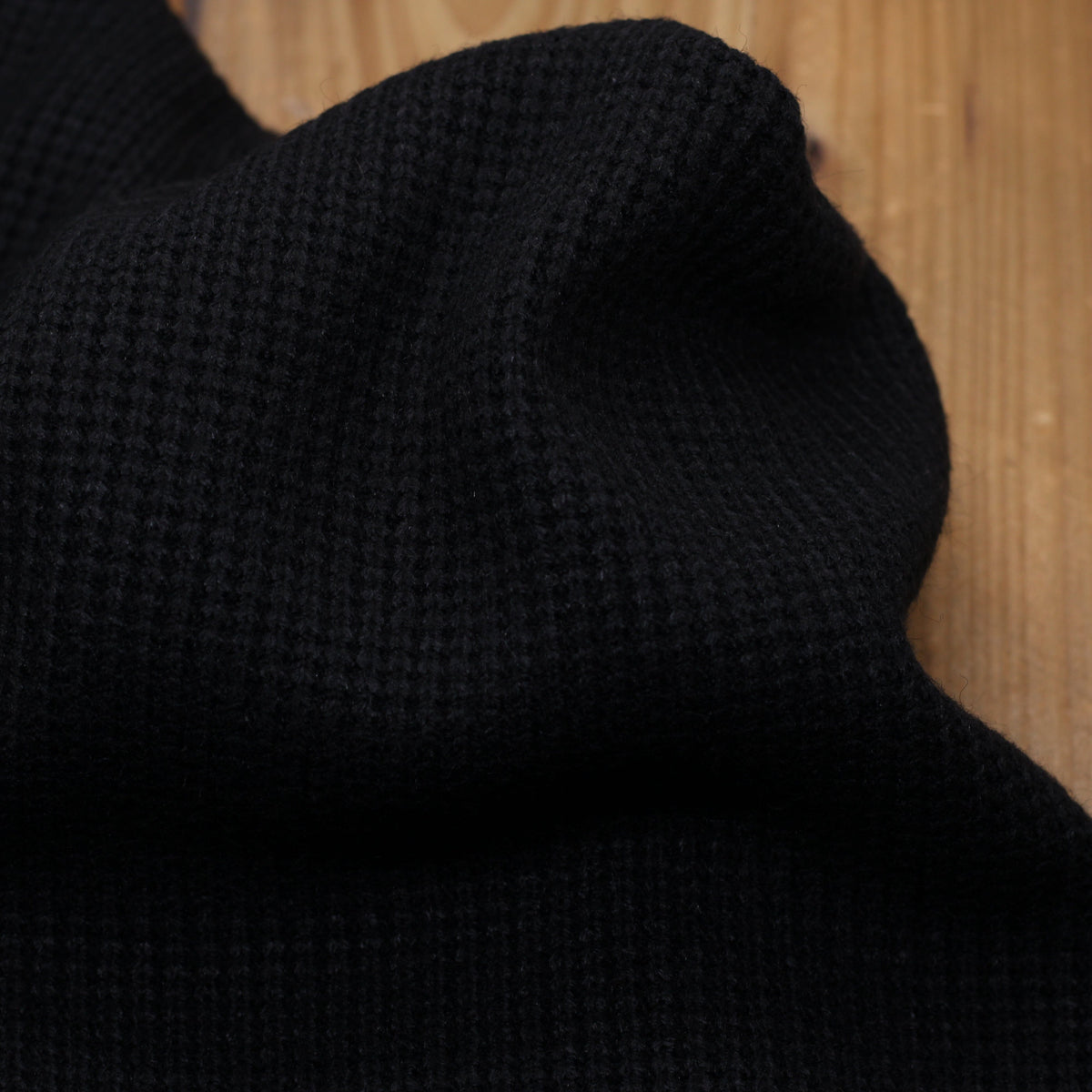 Tissu mailles Viscose Tricot - NORVY - Noir (Vendu x10cm) Tissus Sélection Gaspard & Léonie | Gaspard et Léonie Tissus en ligne et Mercerie à Toulouse