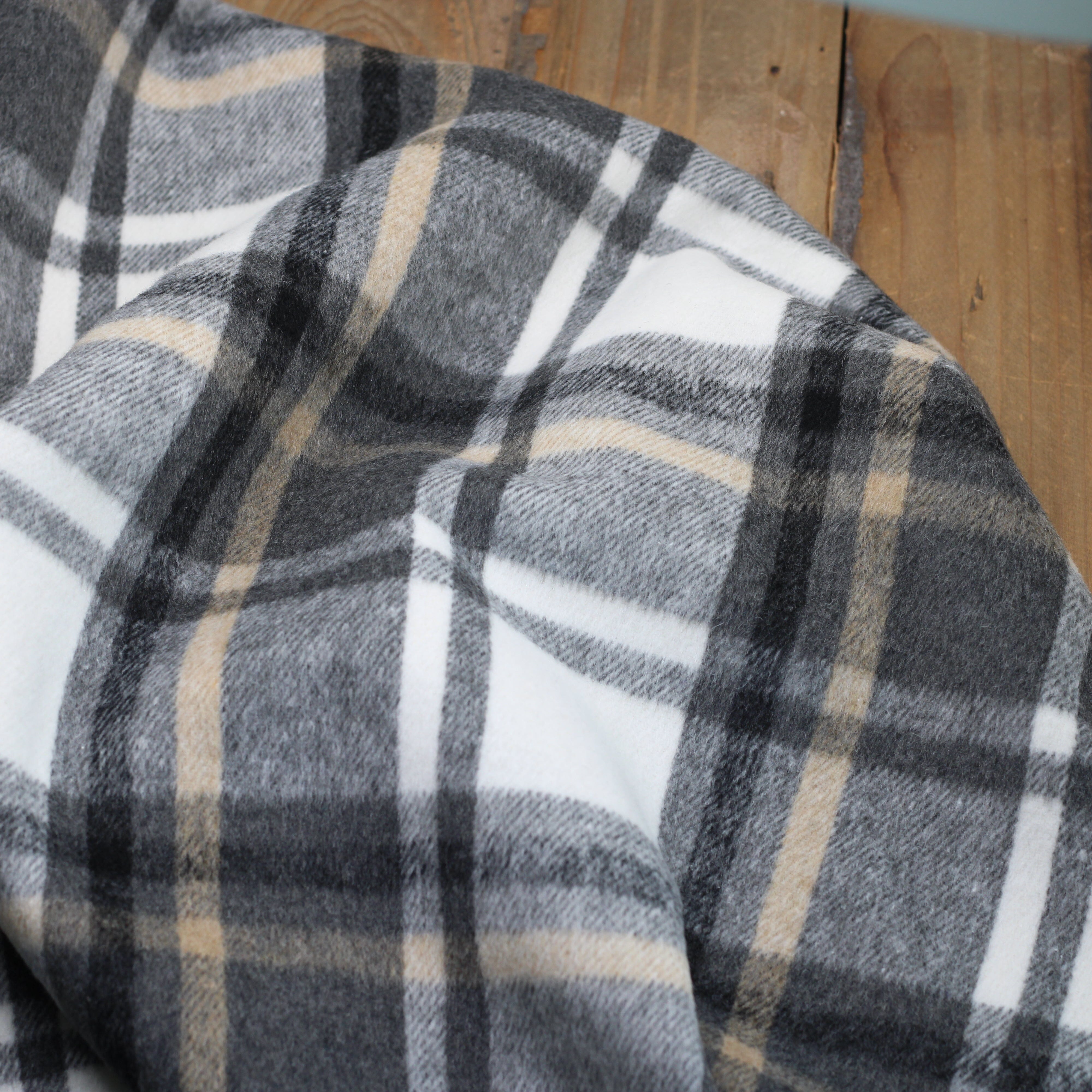 Tissu Manteaux - Tartan -Blanc/Gris (Vendu x10cm) Tissus Sélection Gaspard & Léonie | Gaspard et Léonie Tissus en ligne et Mercerie à Toulouse