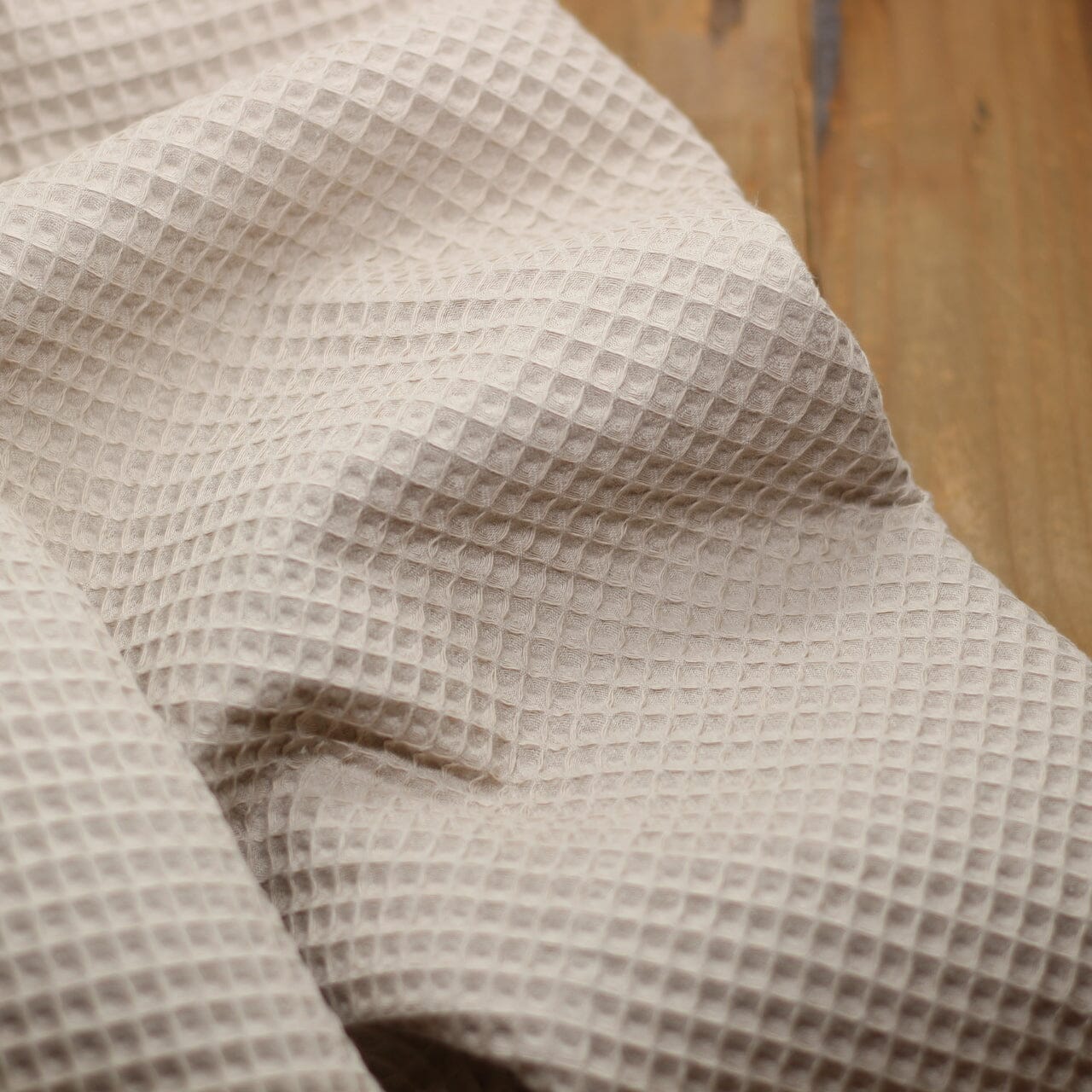 Tissu piqué de coton Nid d'abeille - Beige (Vendu x10cm) Tissus Sélection Gaspard & Léonie | Gaspard et Léonie Tissus en ligne et Mercerie à Toulouse