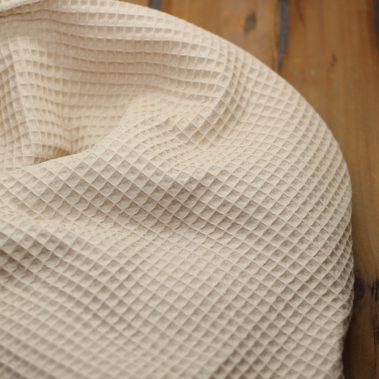 Tissu piqué de coton Nid d'abeille - Sable (Vendu x10cm) Tissus Sélection Gaspard & Léonie | Gaspard et Léonie Tissus en ligne et Mercerie à Toulouse