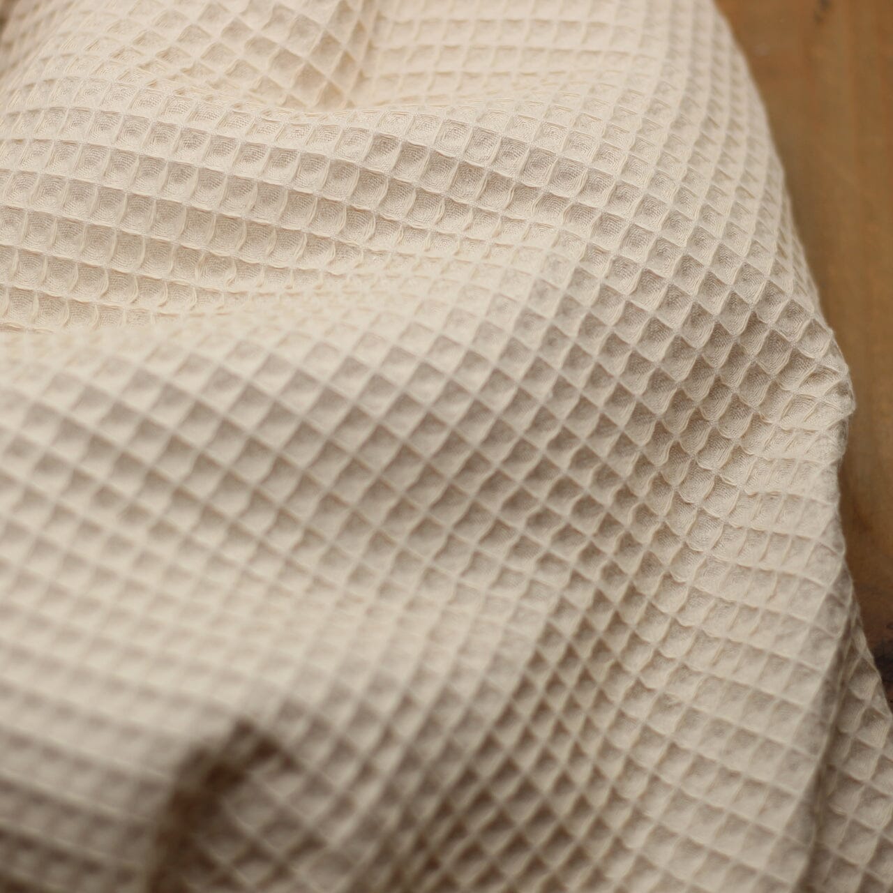 Tissu piqué de coton Nid d'abeille - Sable (Vendu x10cm) Tissus Sélection Gaspard & Léonie | Gaspard et Léonie Tissus en ligne et Mercerie à Toulouse