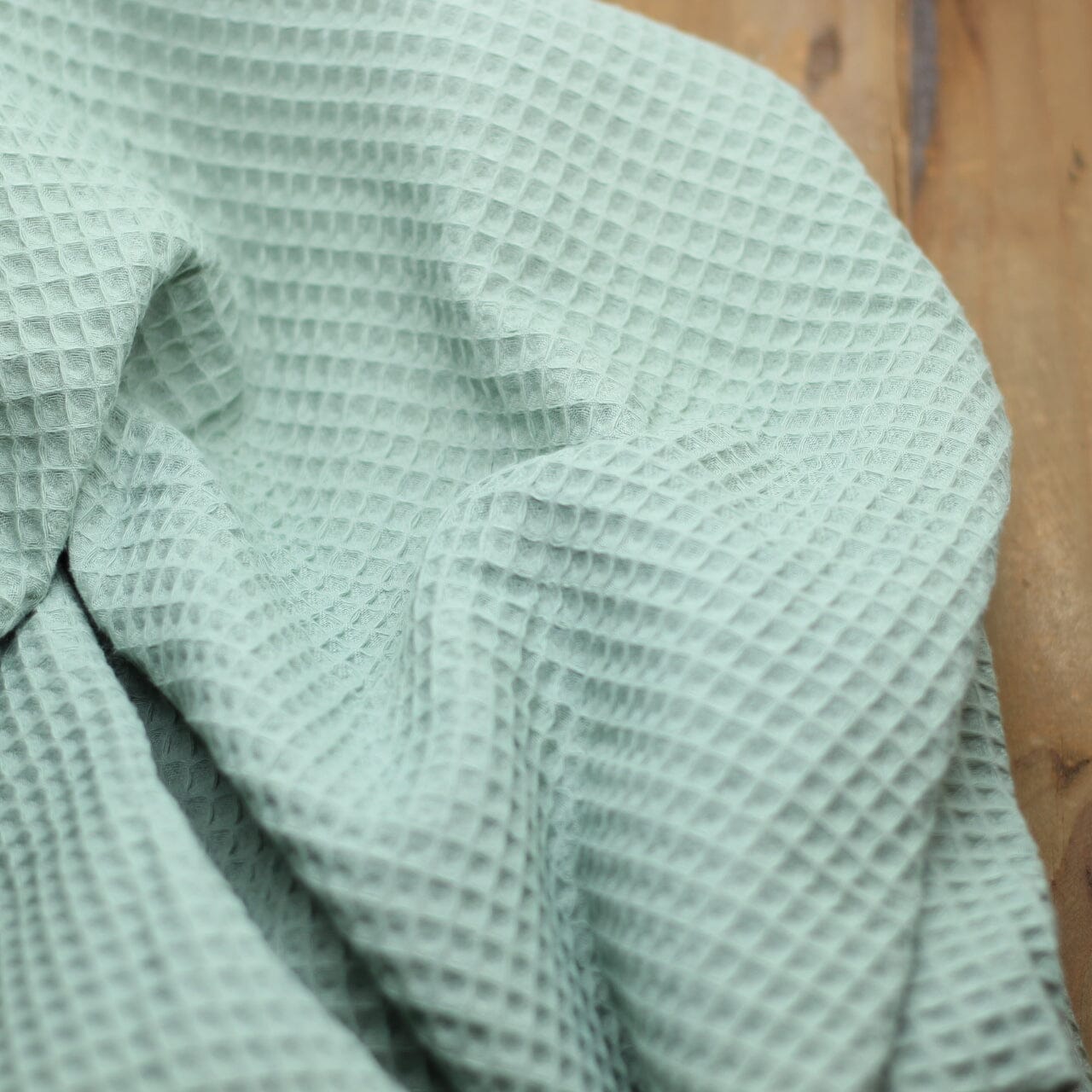 Tissu piqué de coton Nid d'abeille - Vert argile (Vendu x10cm) Tissus Sélection Gaspard & Léonie | Gaspard et Léonie Tissus en ligne et Mercerie à Toulouse
