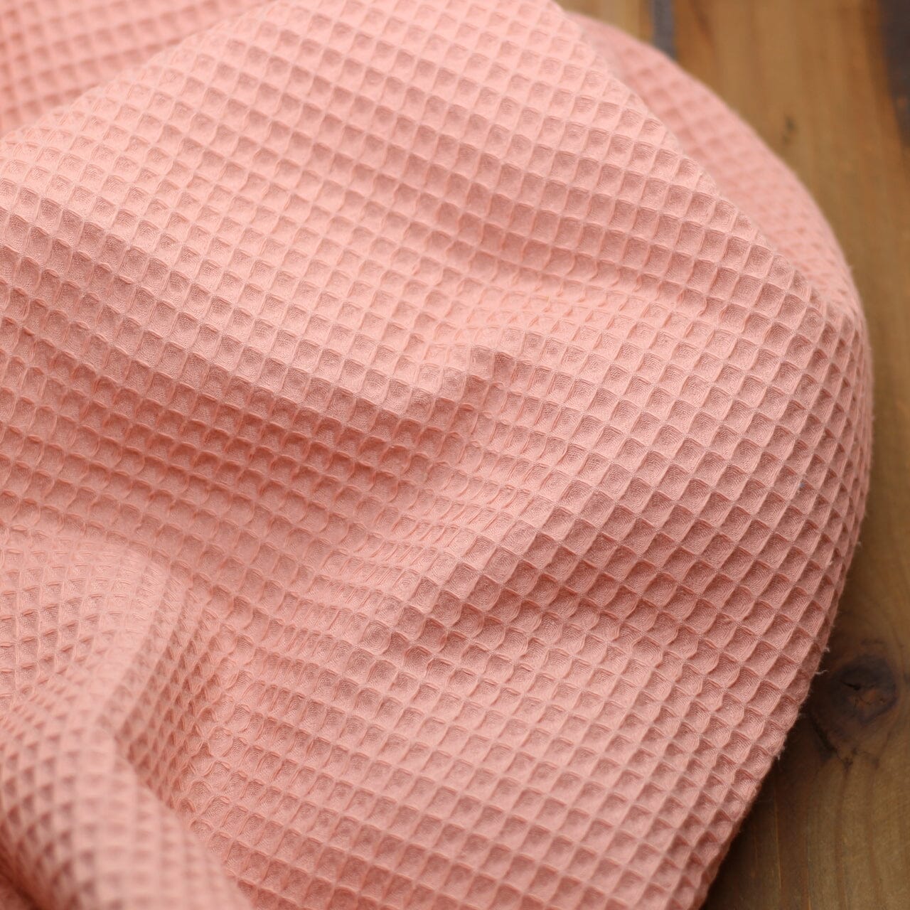 Tissu piqué de coton Nid d'abeille - Vieux rose (Vendu x10cm) Tissus Sélection Gaspard & Léonie | Gaspard et Léonie Tissus en ligne et Mercerie à Toulouse
