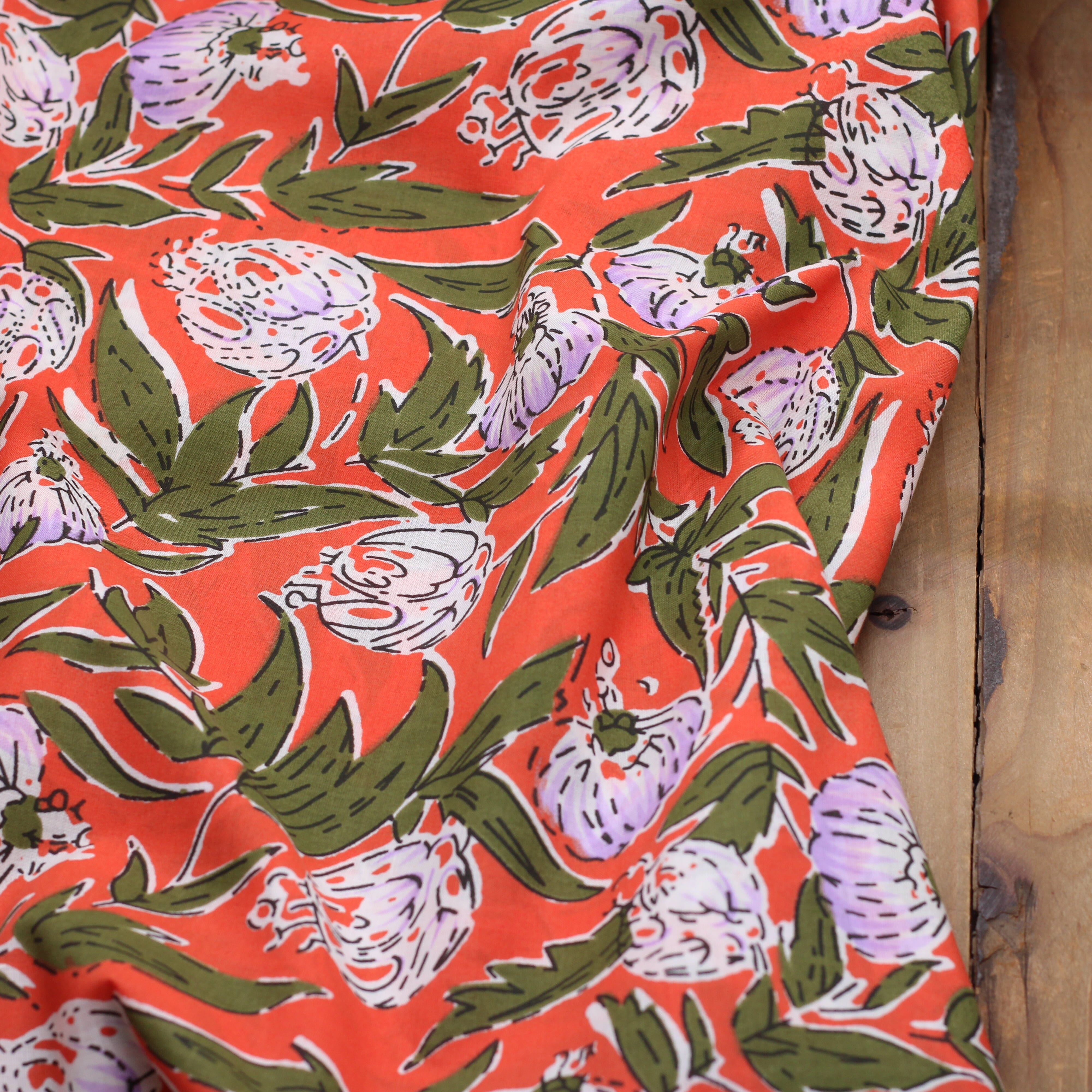 Tissu popeline de coton Block Fait-main fleuri - Corail (Vendu x10cm) Tissus Sélection Gaspard & Léonie | Gaspard et Léonie Tissus en ligne et Mercerie à Toulouse