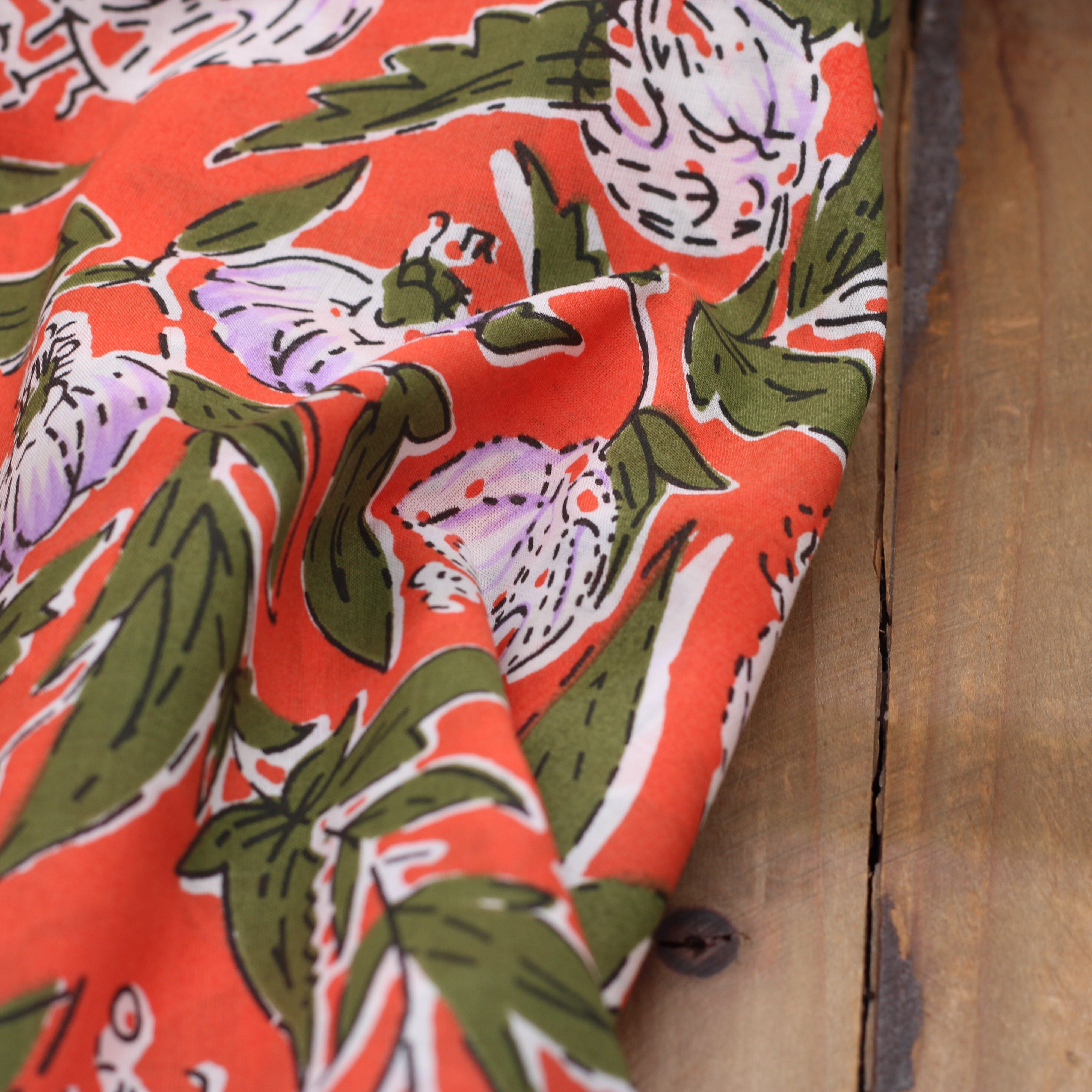 Tissu popeline de coton Block Fait-main fleuri - Corail (Vendu x10cm) Tissus Sélection Gaspard & Léonie | Gaspard et Léonie Tissus en ligne et Mercerie à Toulouse