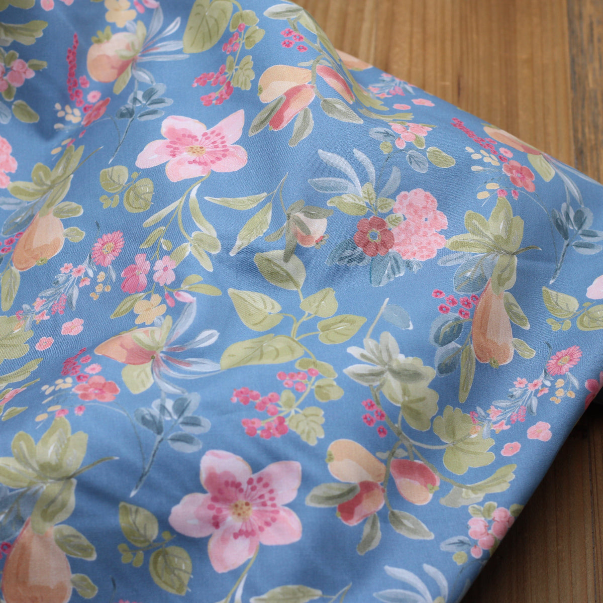Tissu popeline de coton fleuri - FLOWER BUNCH - Bleu (Vendu x10cm) Tissus POPPY Designed For You | Gaspard et Léonie Tissus en ligne et Mercerie à Toulouse