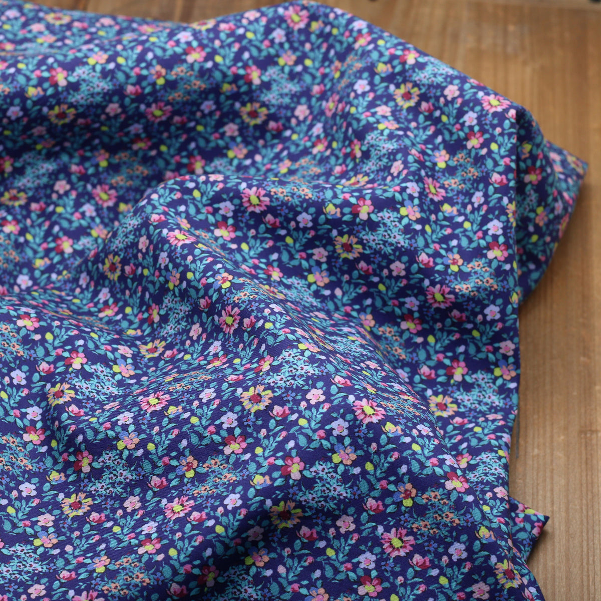 Tissu popeline de coton fleuri - FLOWER MINI - Bleu marine (Vendu x10cm) Tissus Sélection Gaspard & Léonie | Gaspard et Léonie Tissus en ligne et Mercerie à Toulouse