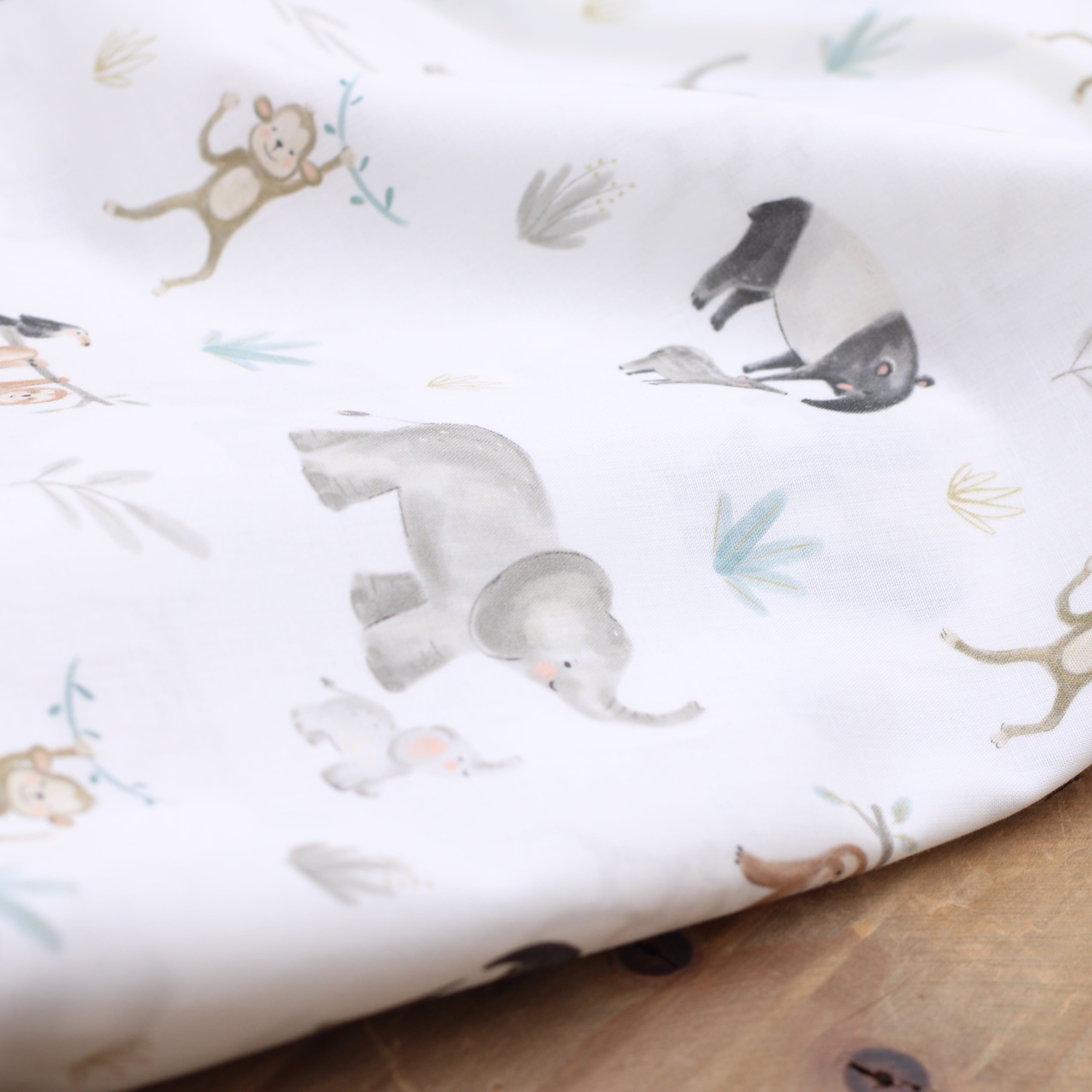 Tissu Popeline de coton - SAFARI - Blanc (Vendu x10cm) Tissus POPPY Design For You | Gaspard et Léonie Tissus en ligne et Mercerie à Toulouse