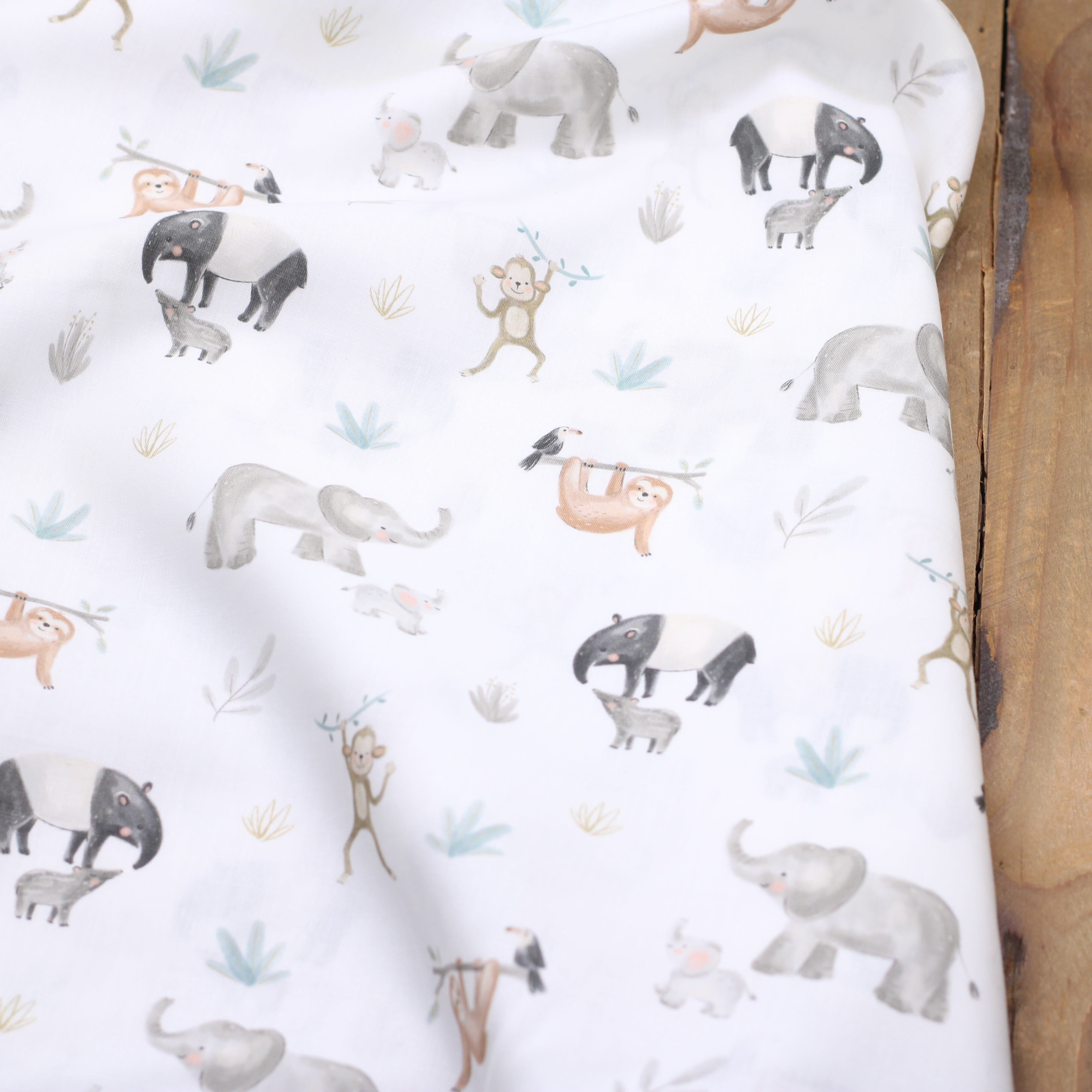 Tissu Popeline de coton - SAFARI - Blanc (Vendu x10cm) Tissus POPPY Design For You | Gaspard et Léonie Tissus en ligne et Mercerie à Toulouse