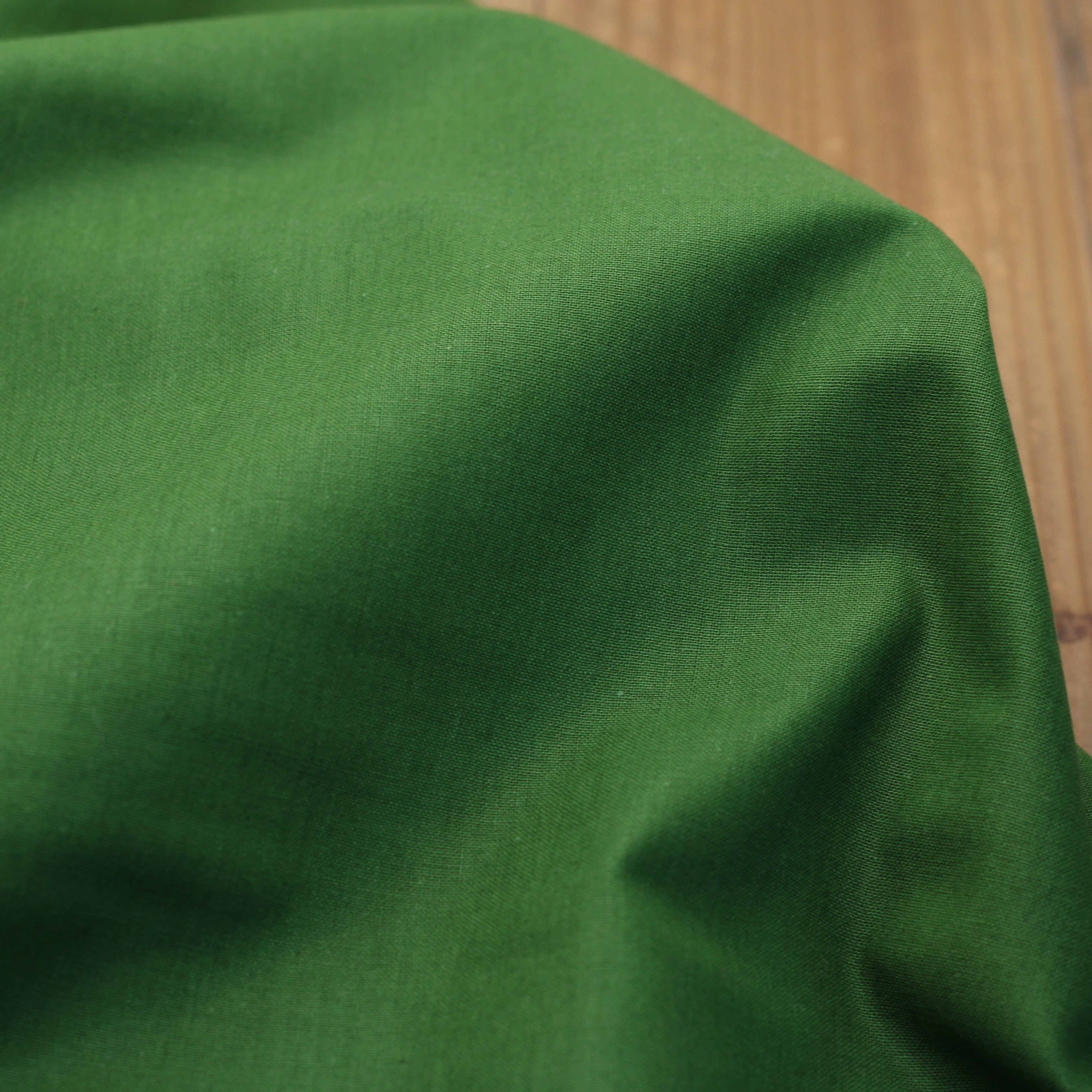 Tissu popeline de coton uni Vert Gazon (Vendu x10cm) Tissus Sélection Gaspard & Léonie | Gaspard et Léonie Tissus en ligne et Mercerie à Toulouse
