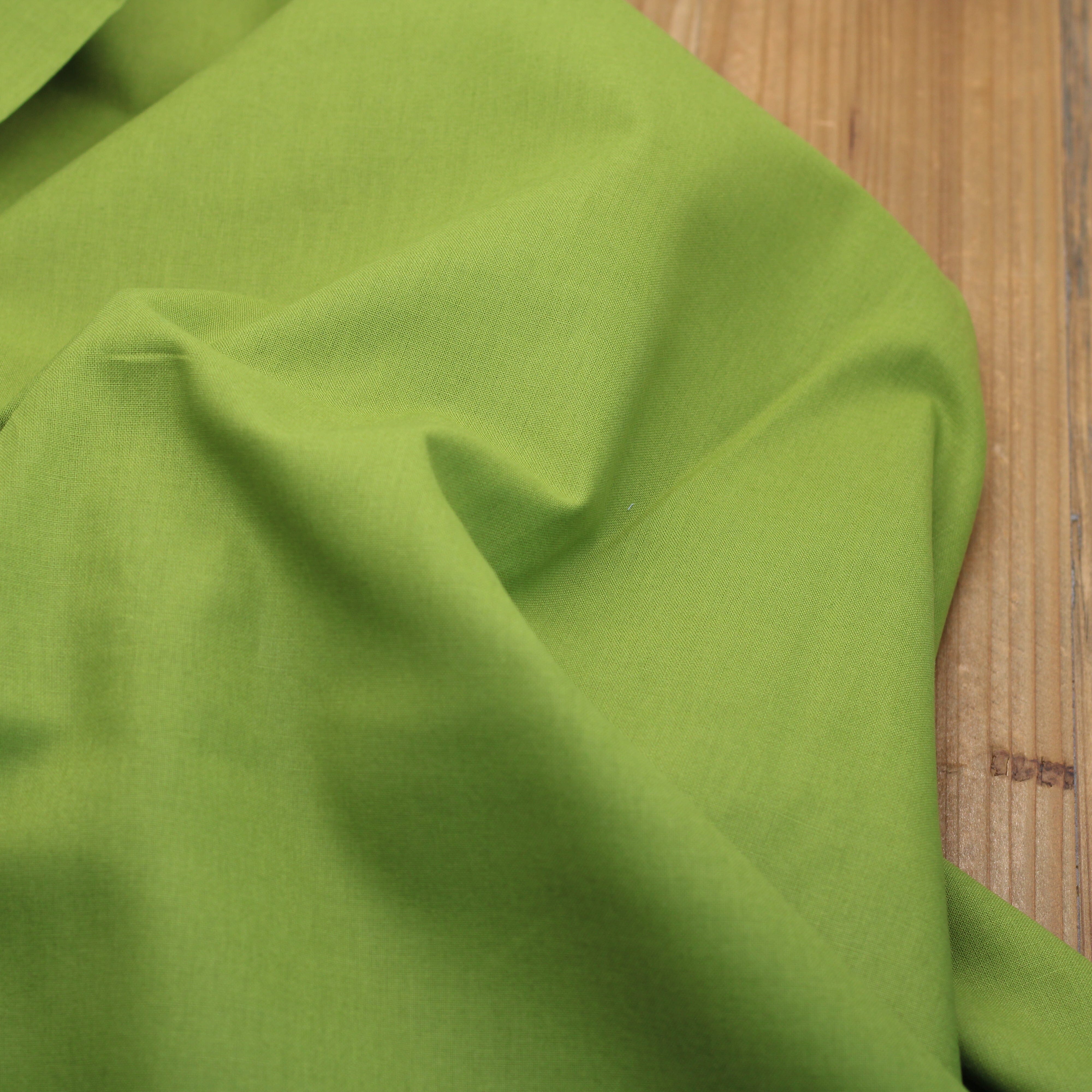 Tissu popeline de coton uni Vert Mousse (Vendu x10cm) Tissus Sélection Gaspard & Léonie | Gaspard et Léonie Tissus en ligne et Mercerie à Toulouse