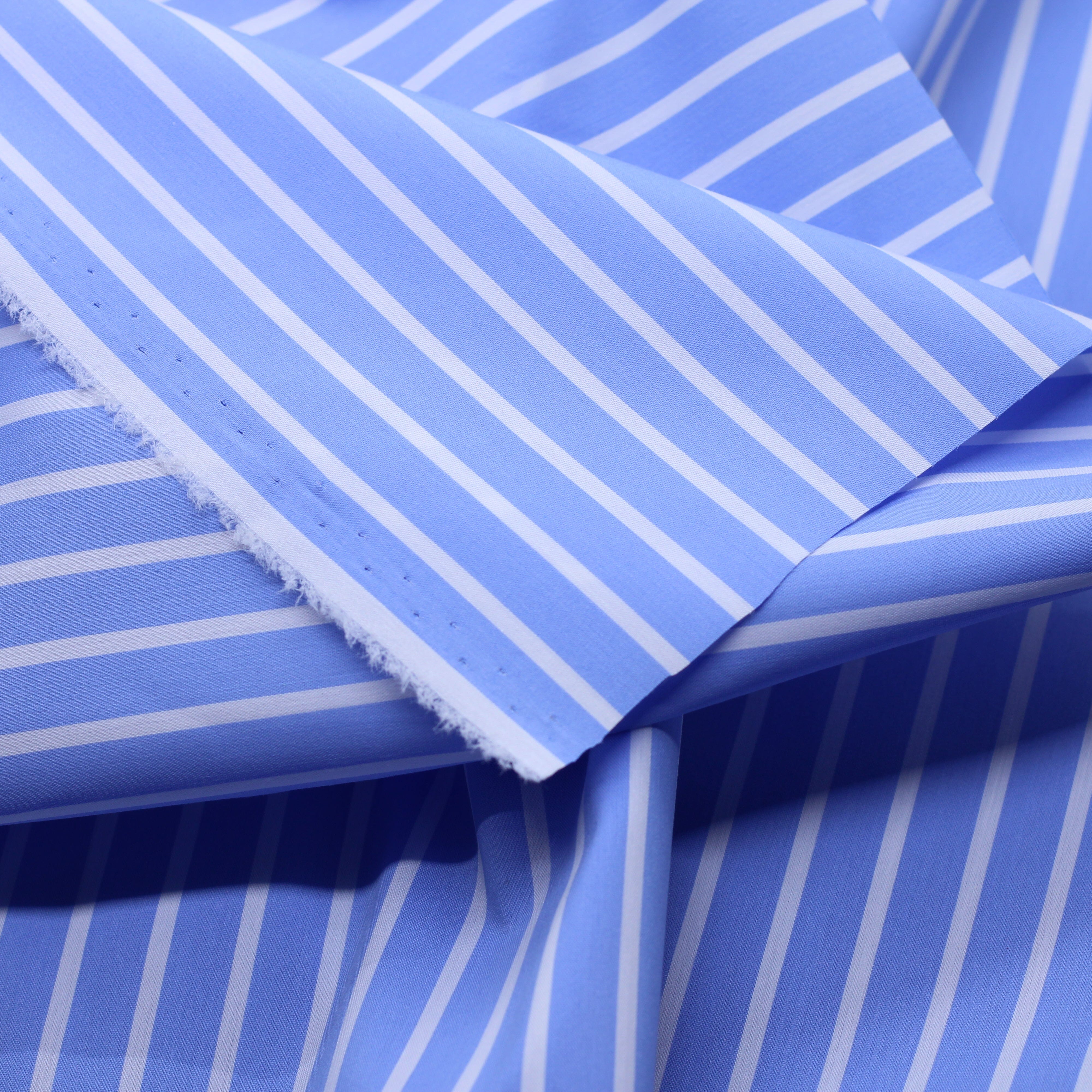 Tissu Satin de coton stretch - RAYE - Bleu/blanc (Vendu x10cm) Tissus Sélection Gaspard & Léonie | Gaspard et Léonie Tissus en ligne et Mercerie à Toulouse