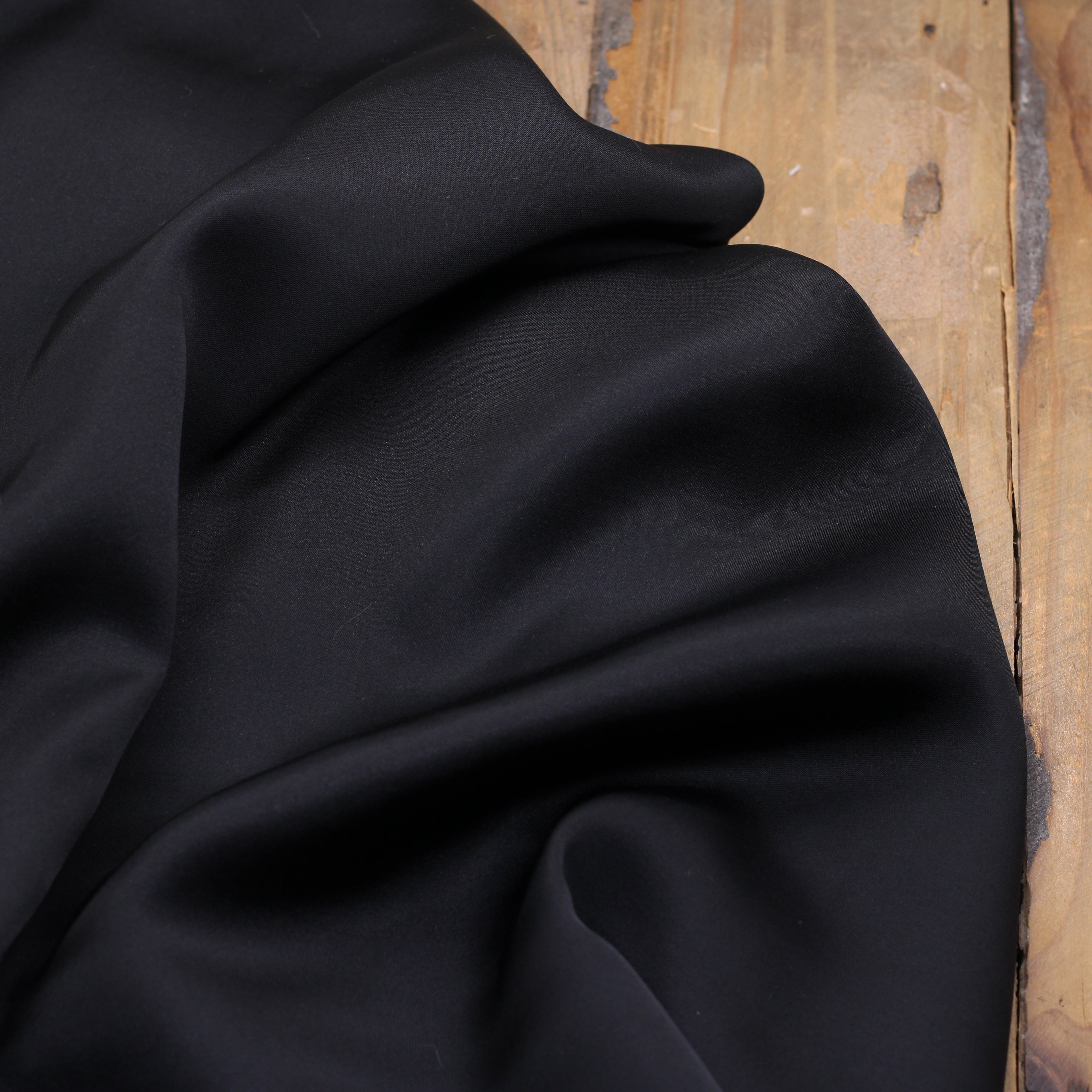 Tissu satin de viscose - Noir (Vendu x10cm) Tissus Sélection Gaspard & Léonie | Gaspard et Léonie Tissus en ligne et Mercerie à Toulouse