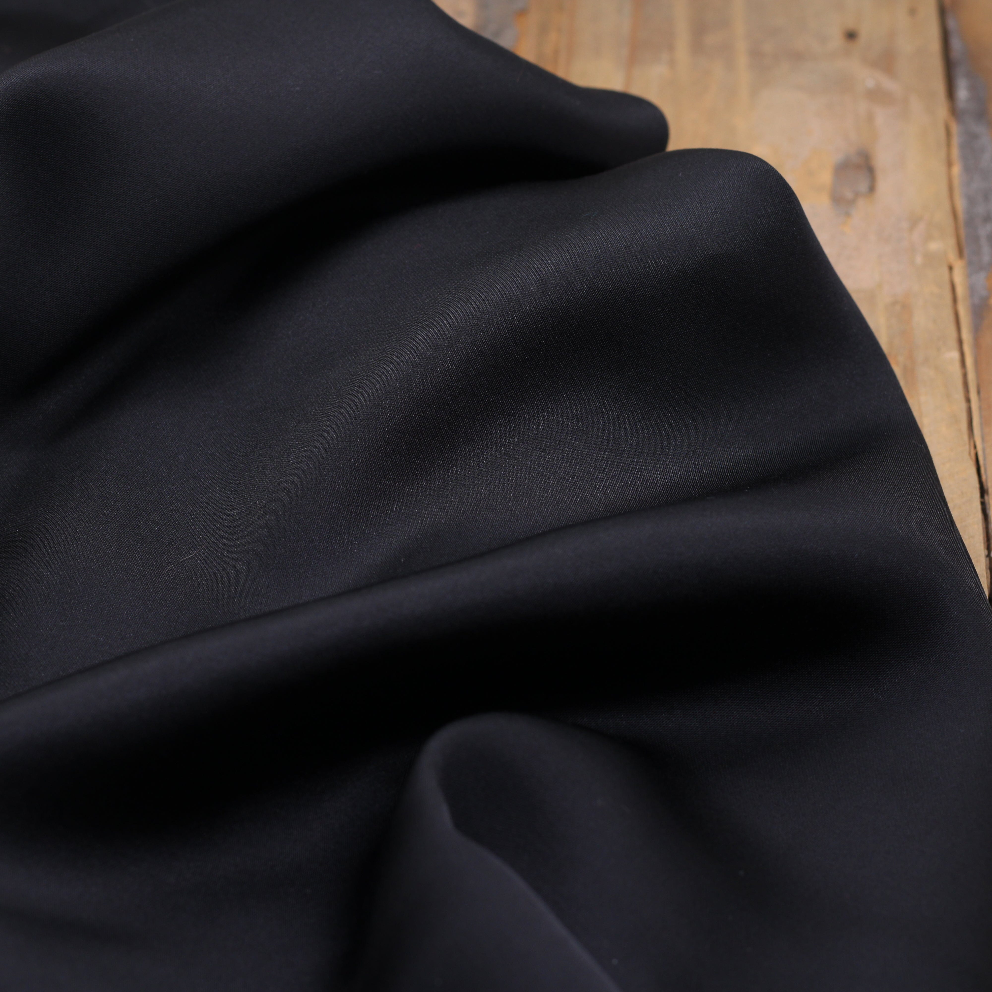 Tissu satin de viscose - Noir (Vendu x10cm) Tissus Sélection Gaspard & Léonie | Gaspard et Léonie Tissus en ligne et Mercerie à Toulouse