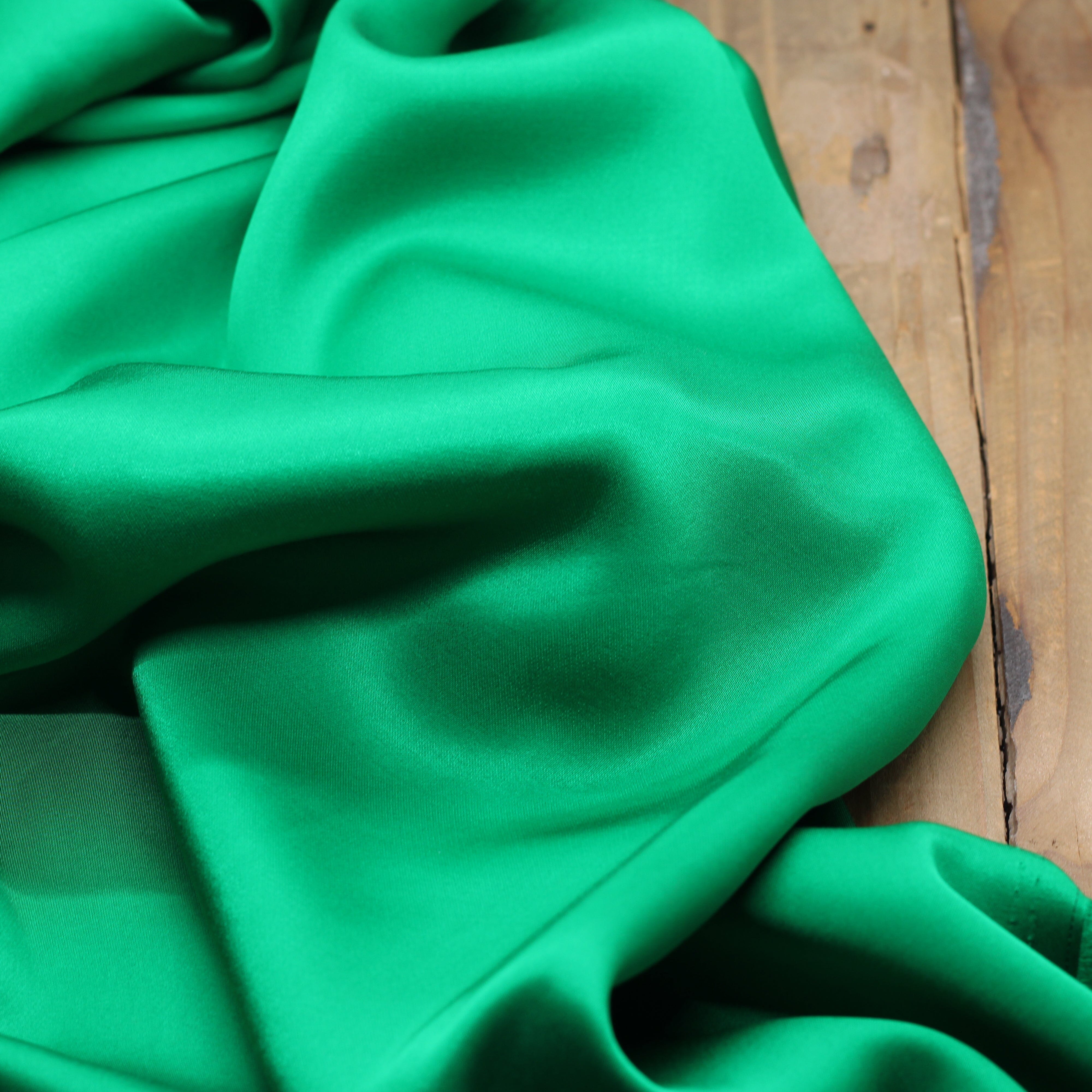 Tissu satin de viscose - Vert prairie (Vendu x10cm) Tissus Sélection Gaspard & Léonie | Gaspard et Léonie Tissus en ligne et Mercerie à Toulouse