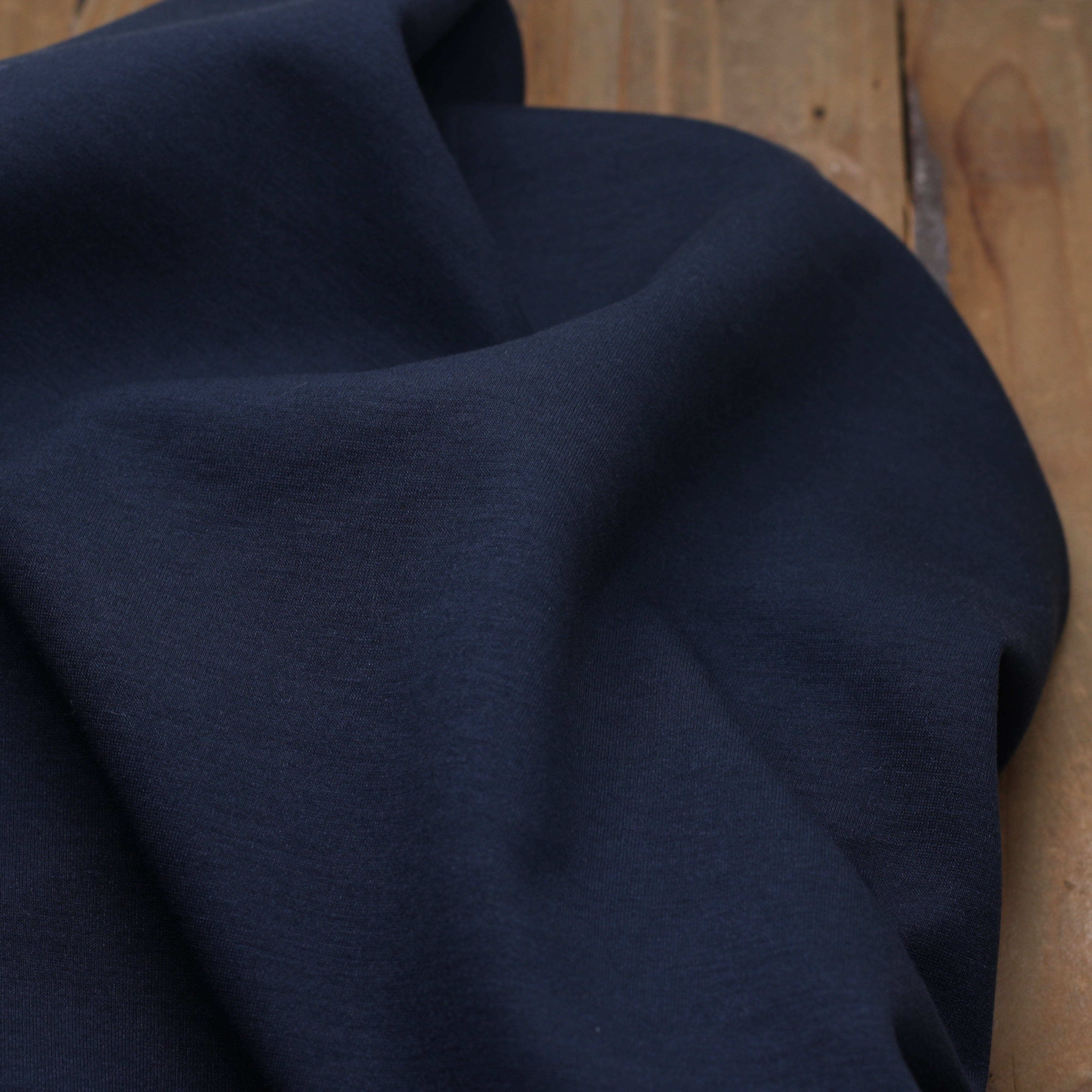 Tissu Scuba Modal uni - Bleu Marine (Vendu x10cm) Tissus Sélection Gaspard & Léonie | Gaspard et Léonie Tissus en ligne et Mercerie à Toulouse
