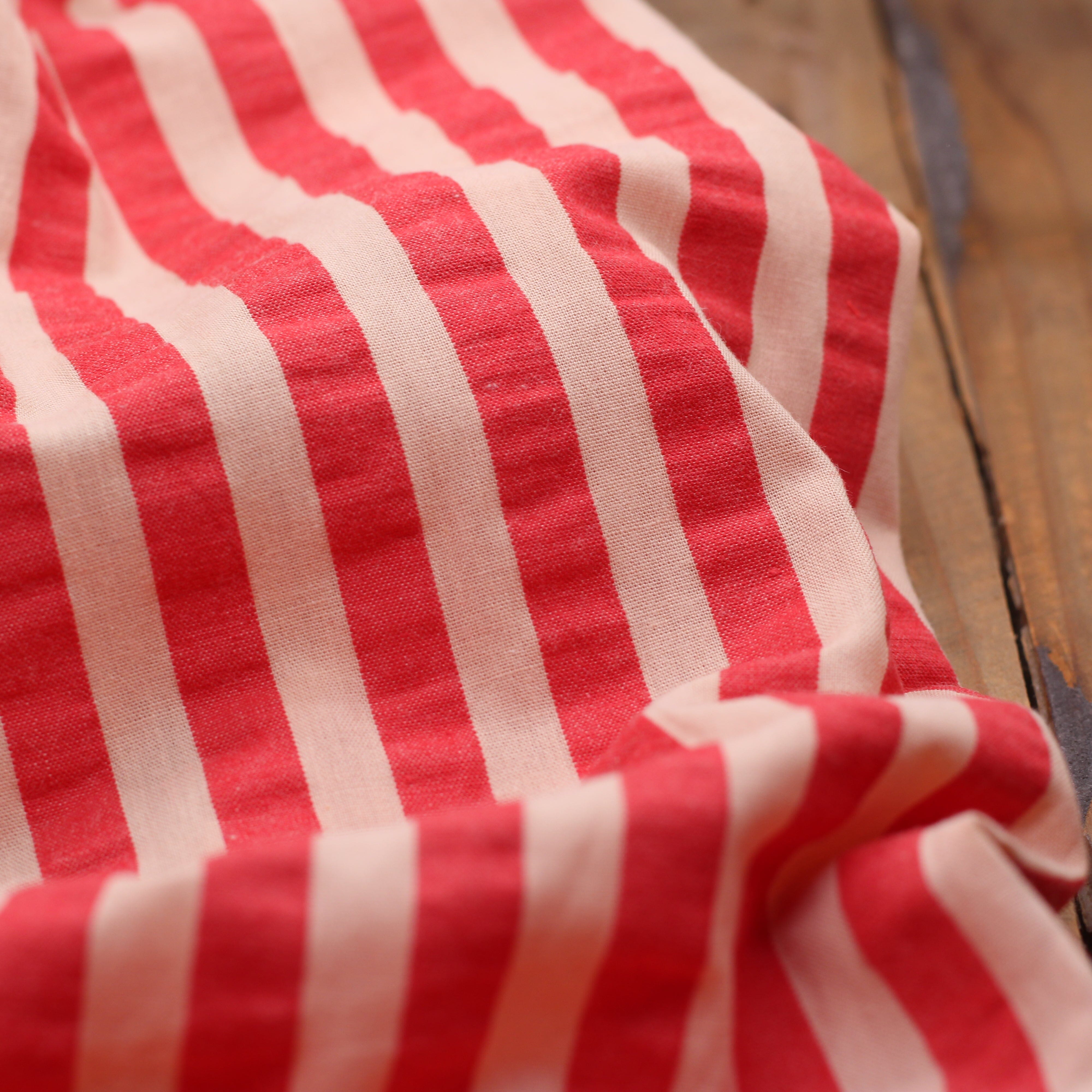 Tissu Seersucker Stripes - TOM - Abricot / Cerise (Vendu x10cm) Tissus DOMOTEX | Gaspard et Léonie Tissus en ligne et Mercerie à Toulouse