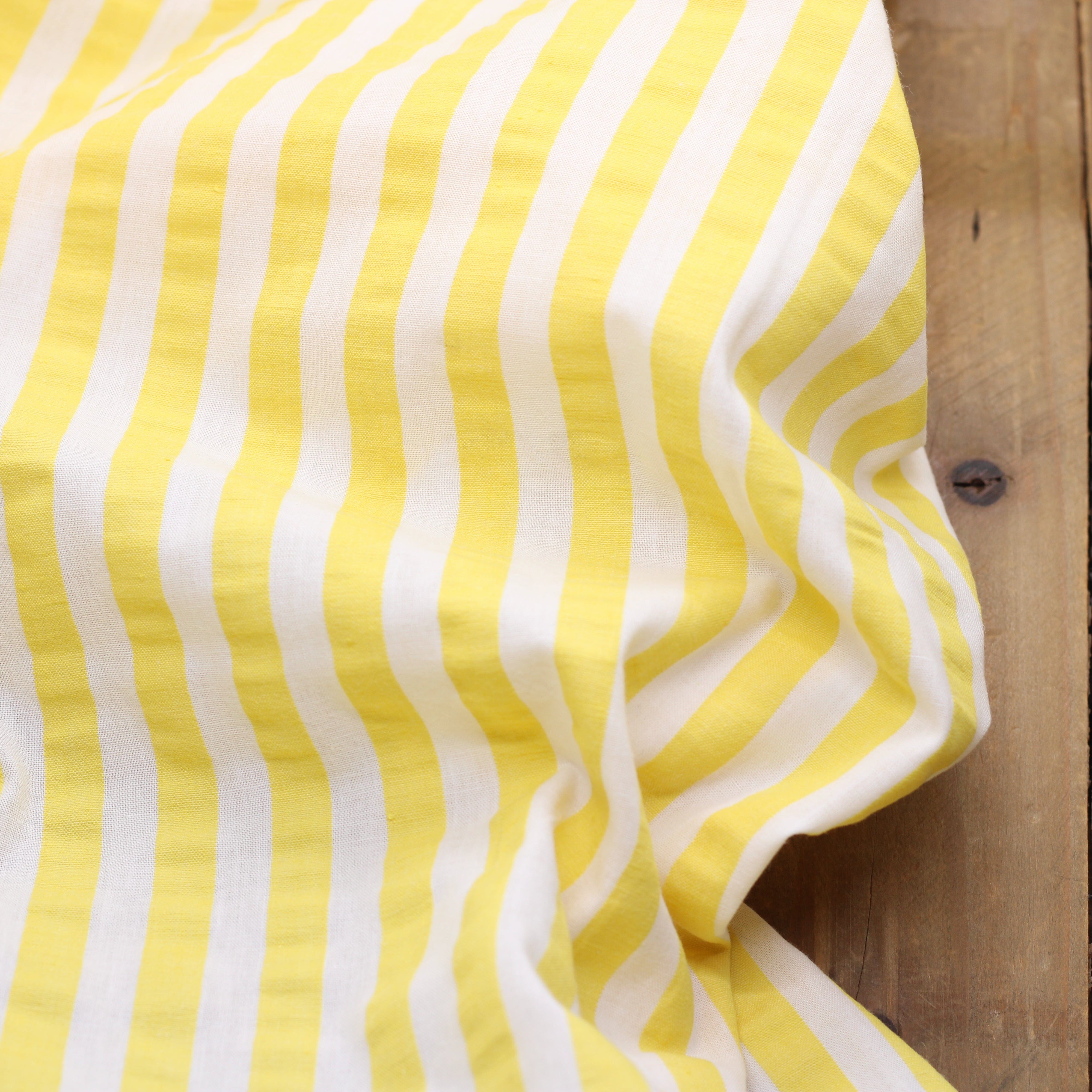 Tissu Seersucker Stripes - TOM - Blanc / Jaune (Vendu x10cm) Tissus DOMOTEX | Gaspard et Léonie Tissus en ligne et Mercerie à Toulouse