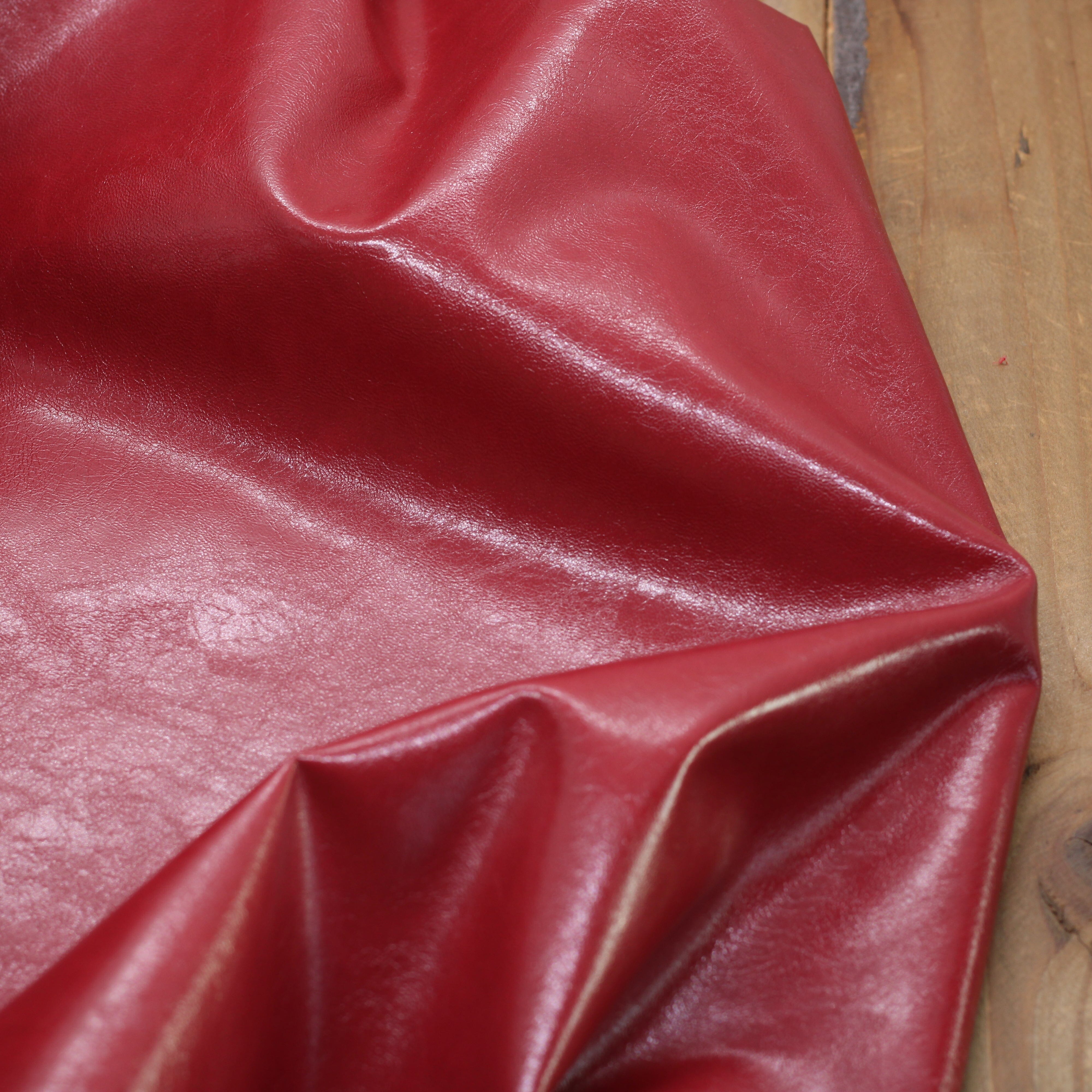 Tissu Simili Cuir Vintage- Rouge bordeaux (Vendu x10cm) Tissus Sélection Gaspard et Léonie | Gaspard et Léonie Tissus en ligne et Mercerie à Toulouse