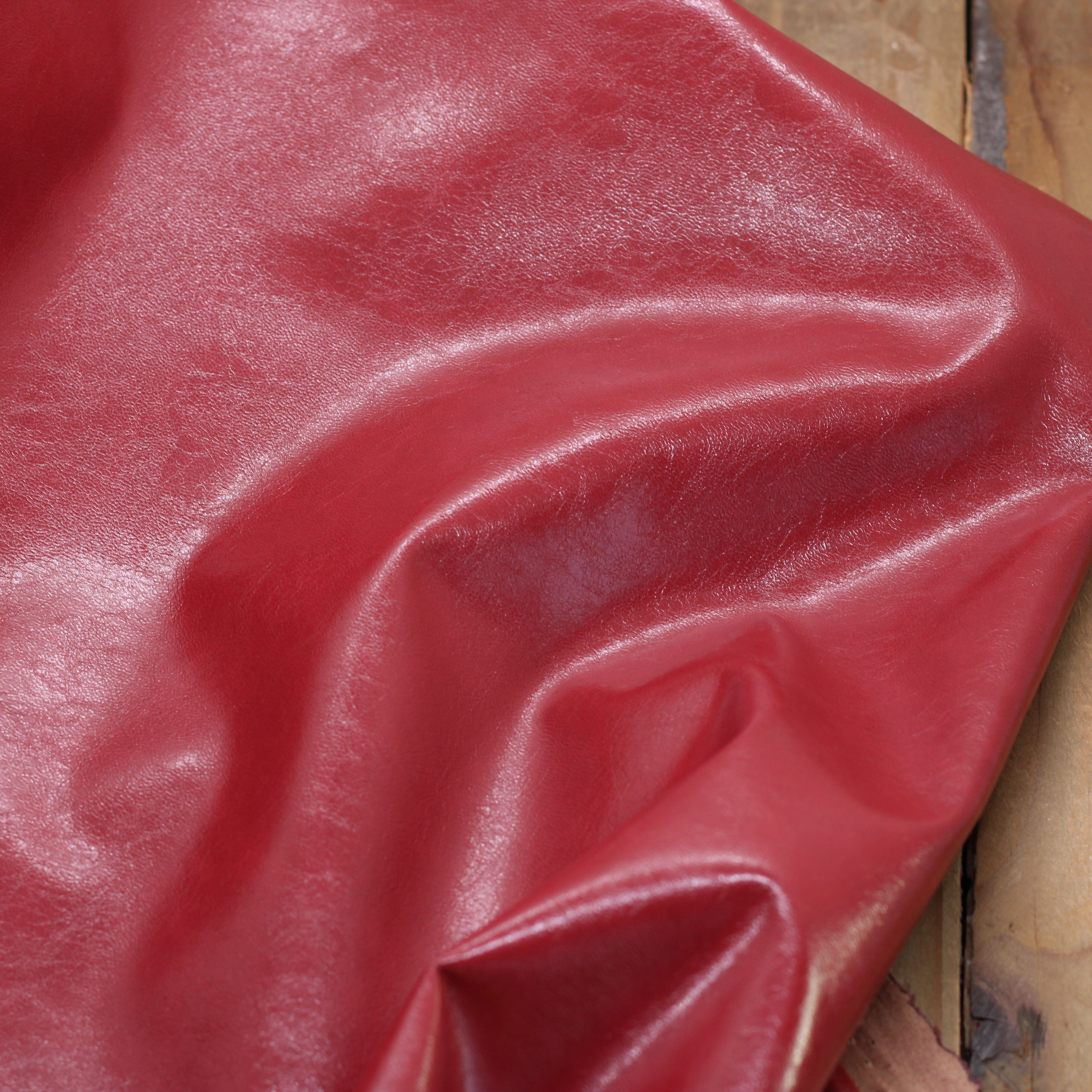 Tissu Simili Cuir Vintage- Rouge bordeaux (Vendu x10cm) Tissus Sélection Gaspard et Léonie | Gaspard et Léonie Tissus en ligne et Mercerie à Toulouse