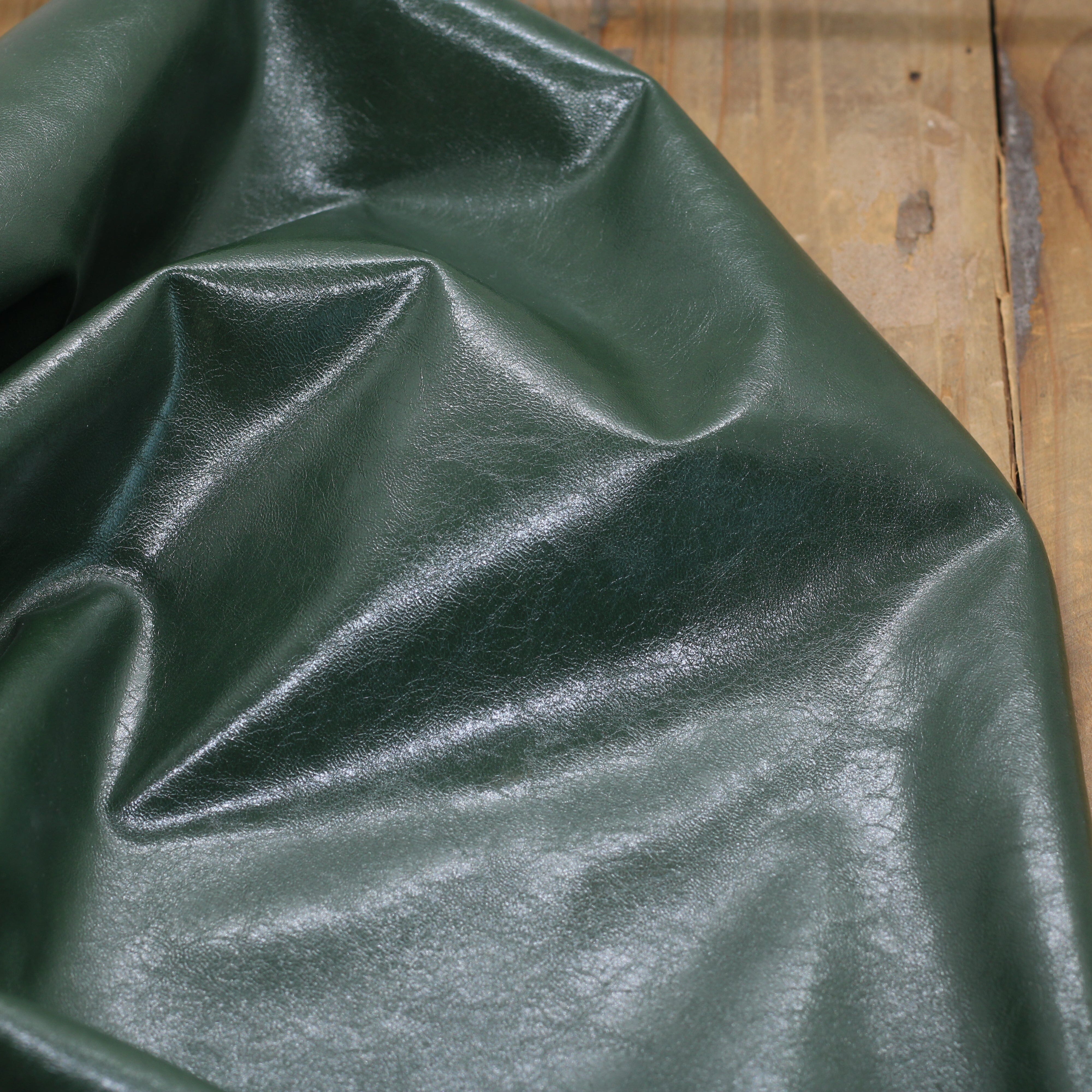 Tissu Simili Cuir Vintage- Vert bouteille (Vendu x10cm) Tissus Sélection Gaspard et Léonie | Gaspard et Léonie Tissus en ligne et Mercerie à Toulouse